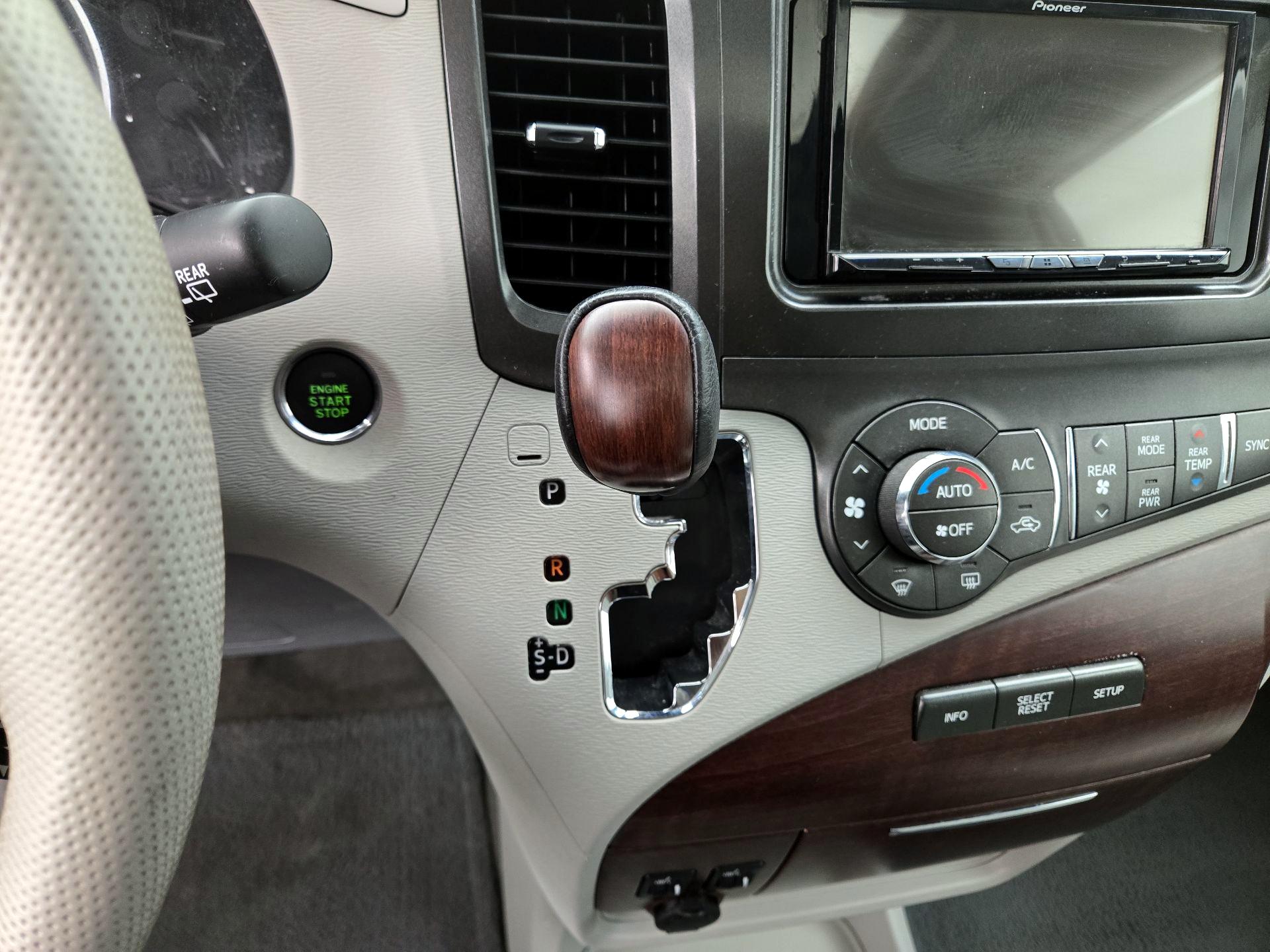 Thumbnail: 2013 Toyota Sienna - 15