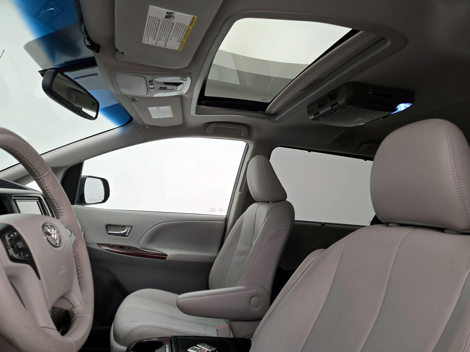 Thumbnail: 2013 Toyota Sienna - 17