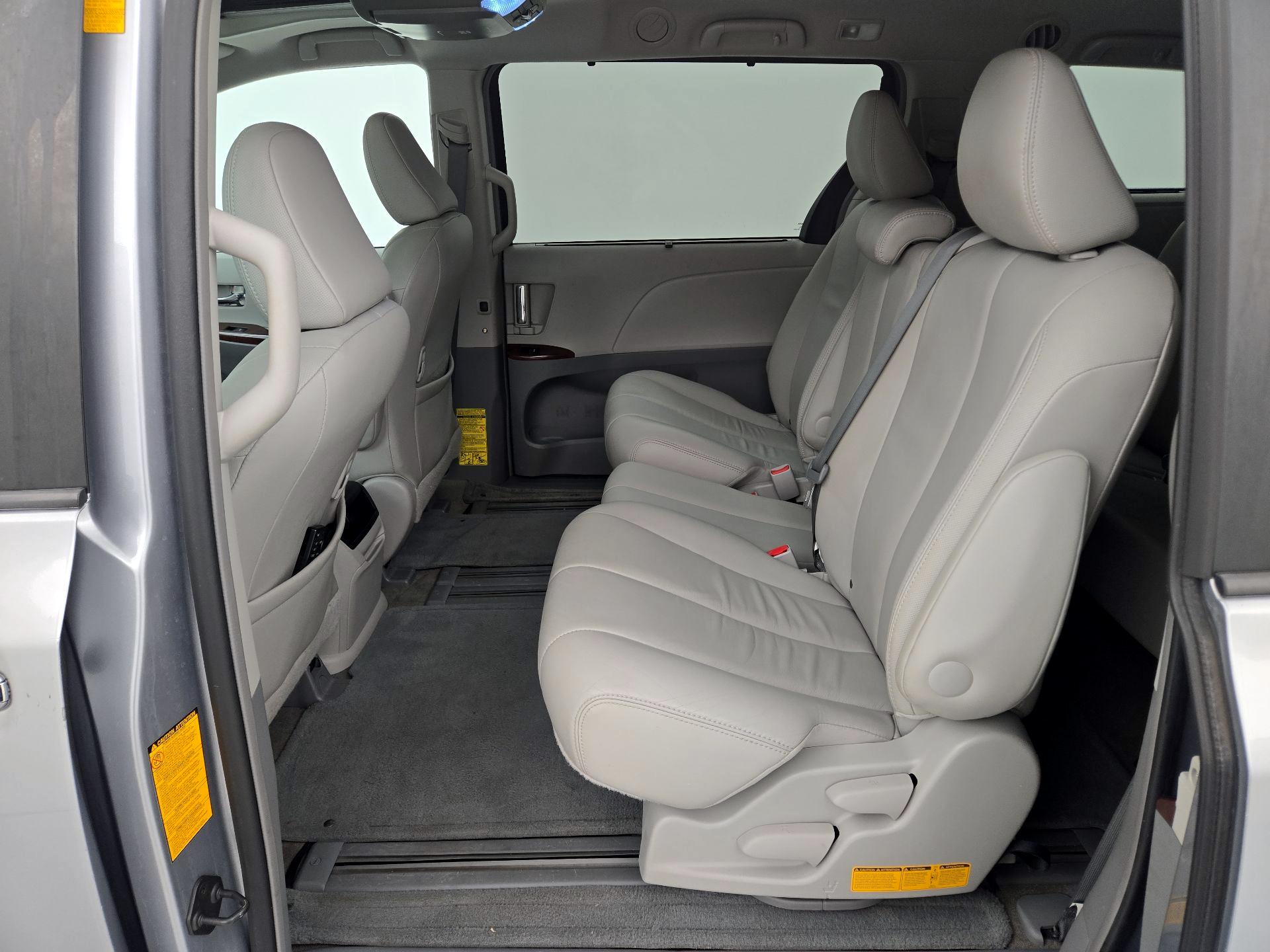 Thumbnail: 2013 Toyota Sienna - 18