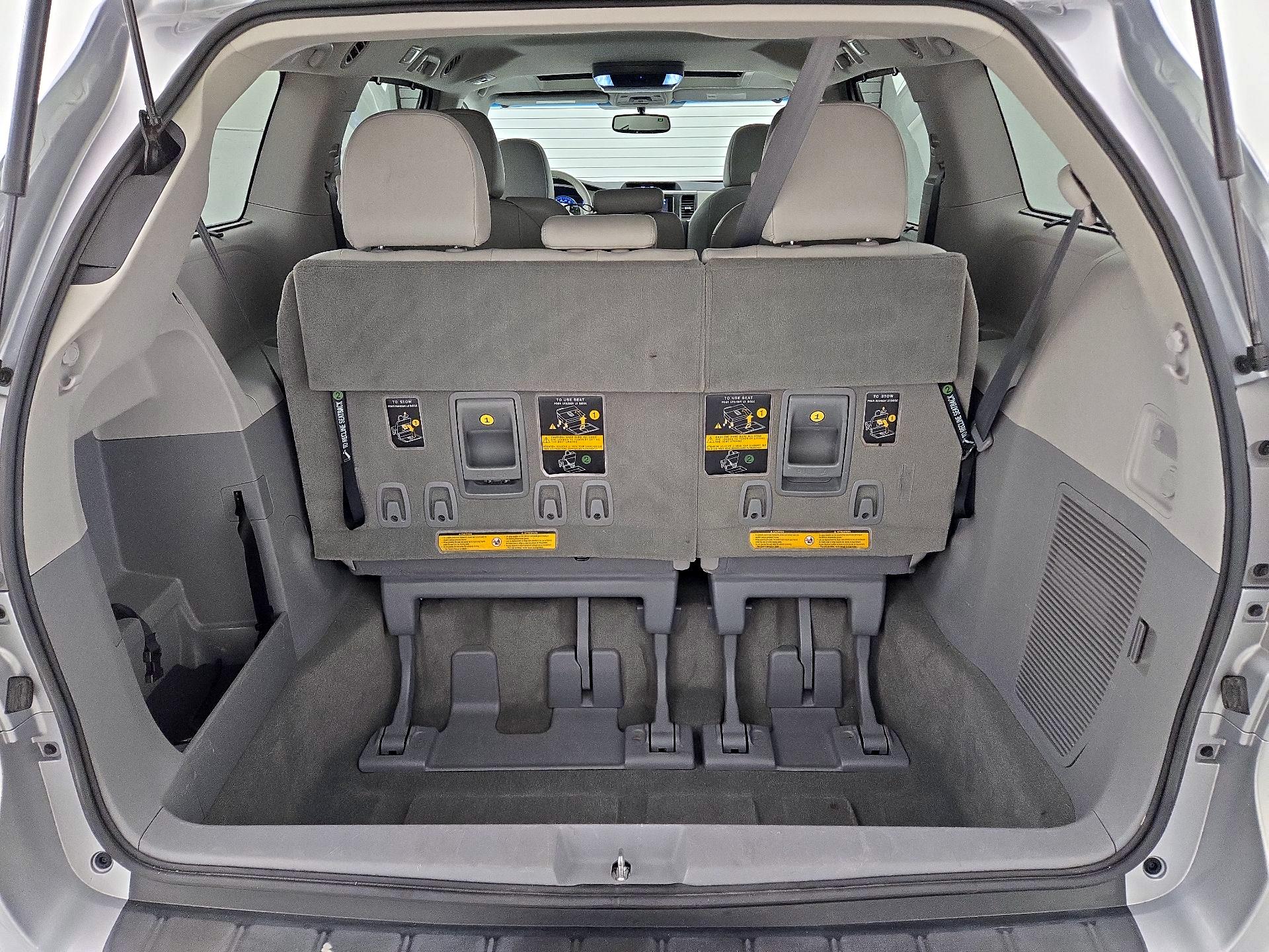 Thumbnail: 2013 Toyota Sienna - 20