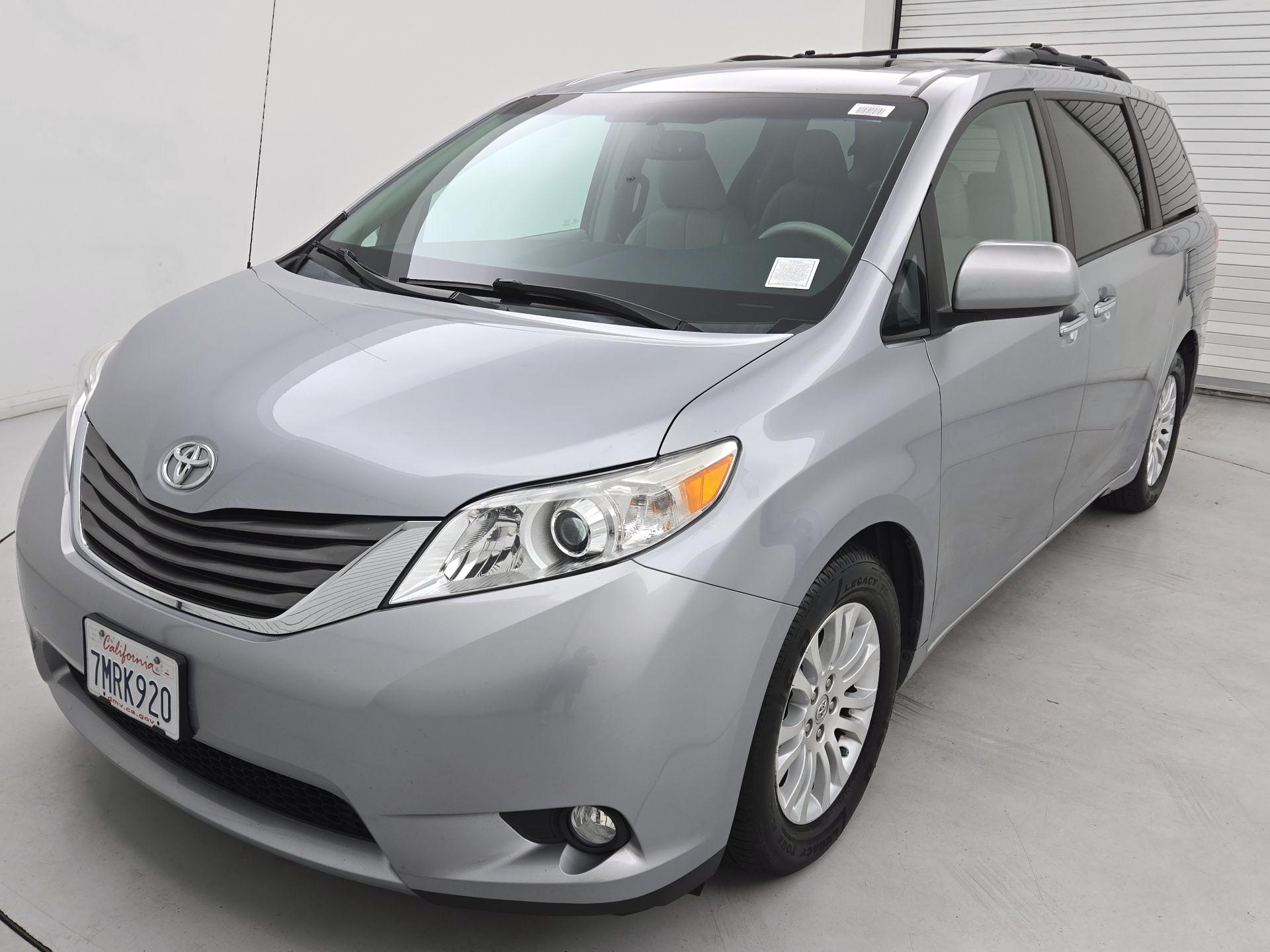 Thumbnail: 2013 Toyota Sienna - 3