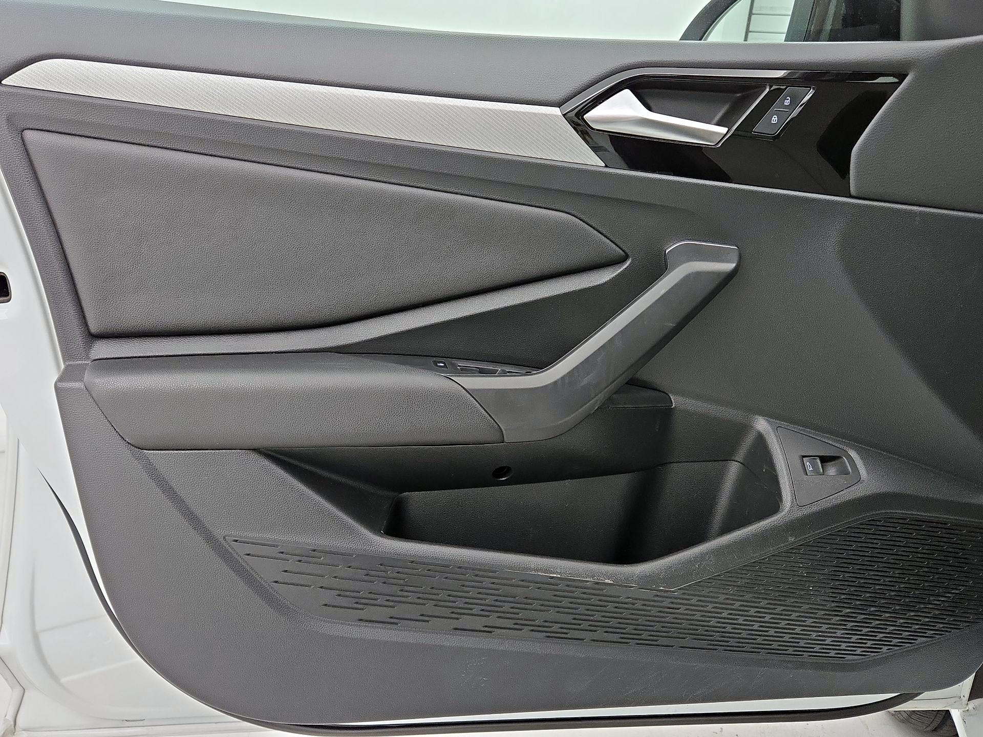 Thumbnail: 2019 Volkswagen Jetta - 12