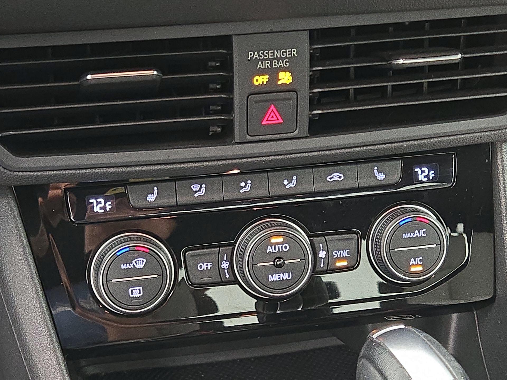 Thumbnail: 2019 Volkswagen Jetta - 16