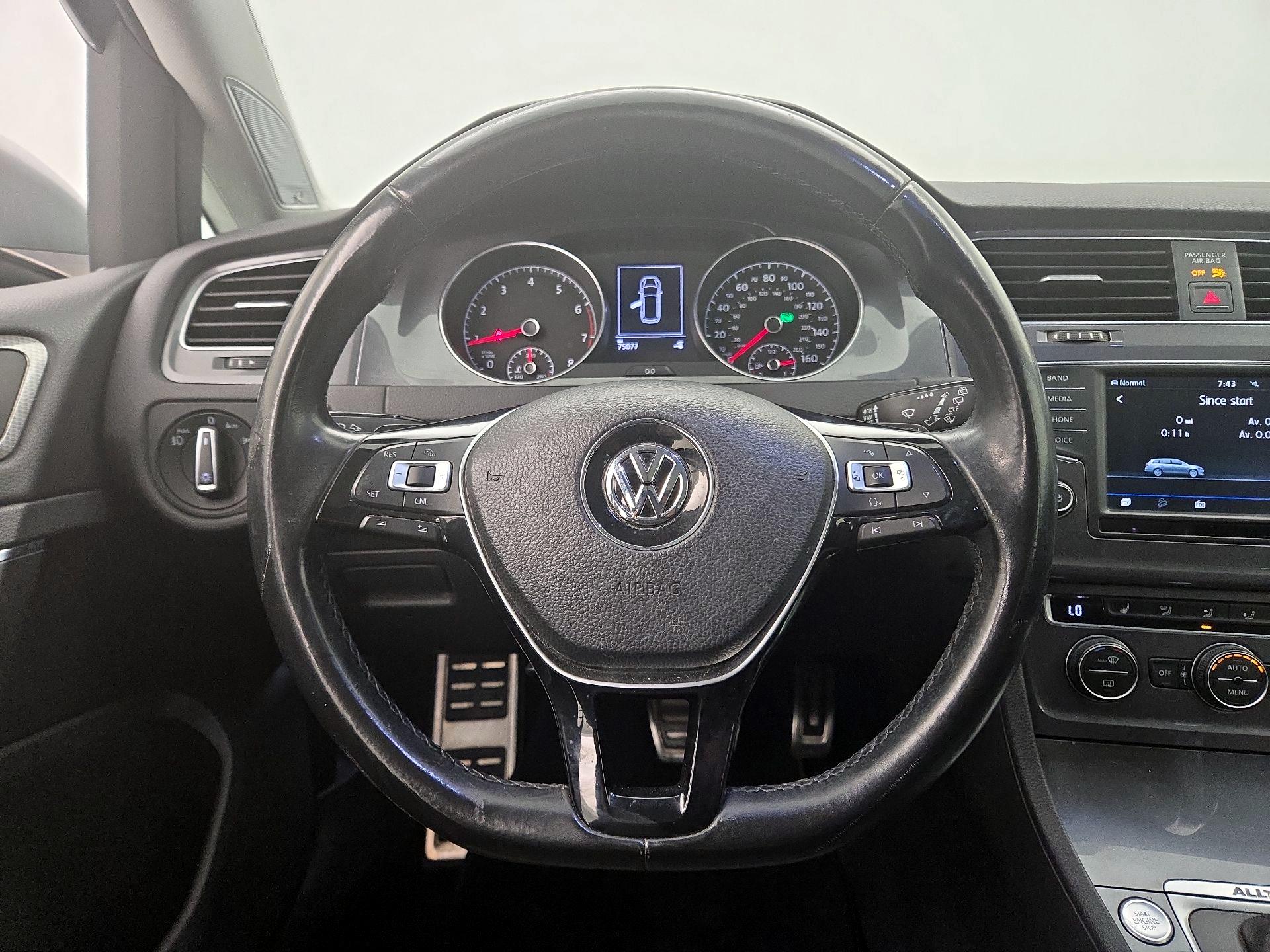 Thumbnail: 2017 Volkswagen Golf - 10