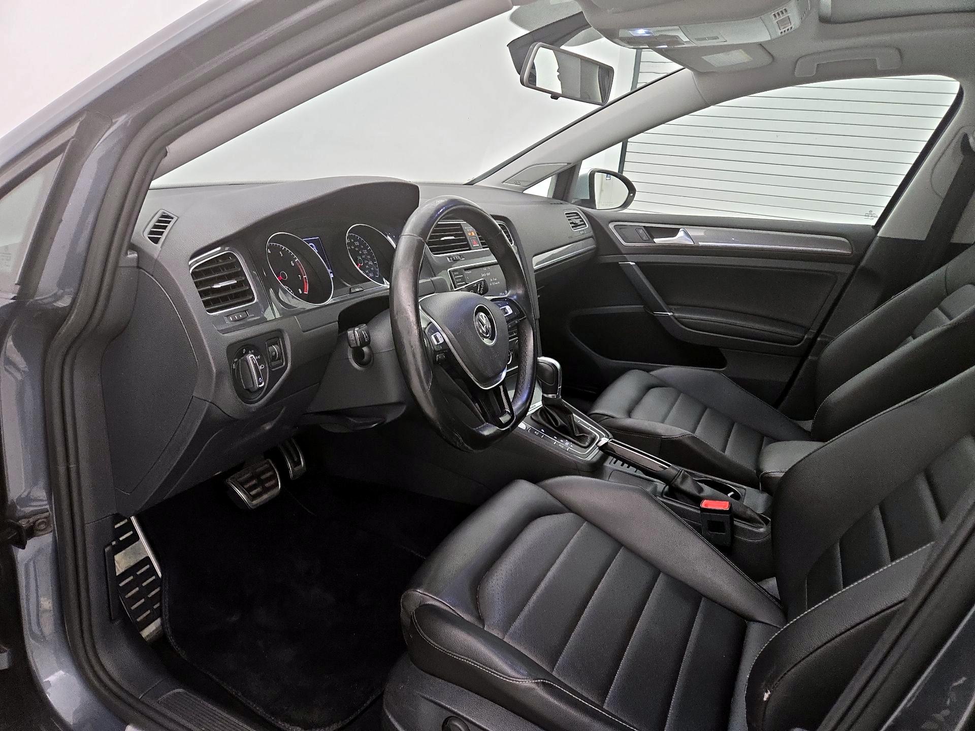 Thumbnail: 2017 Volkswagen Golf - 11