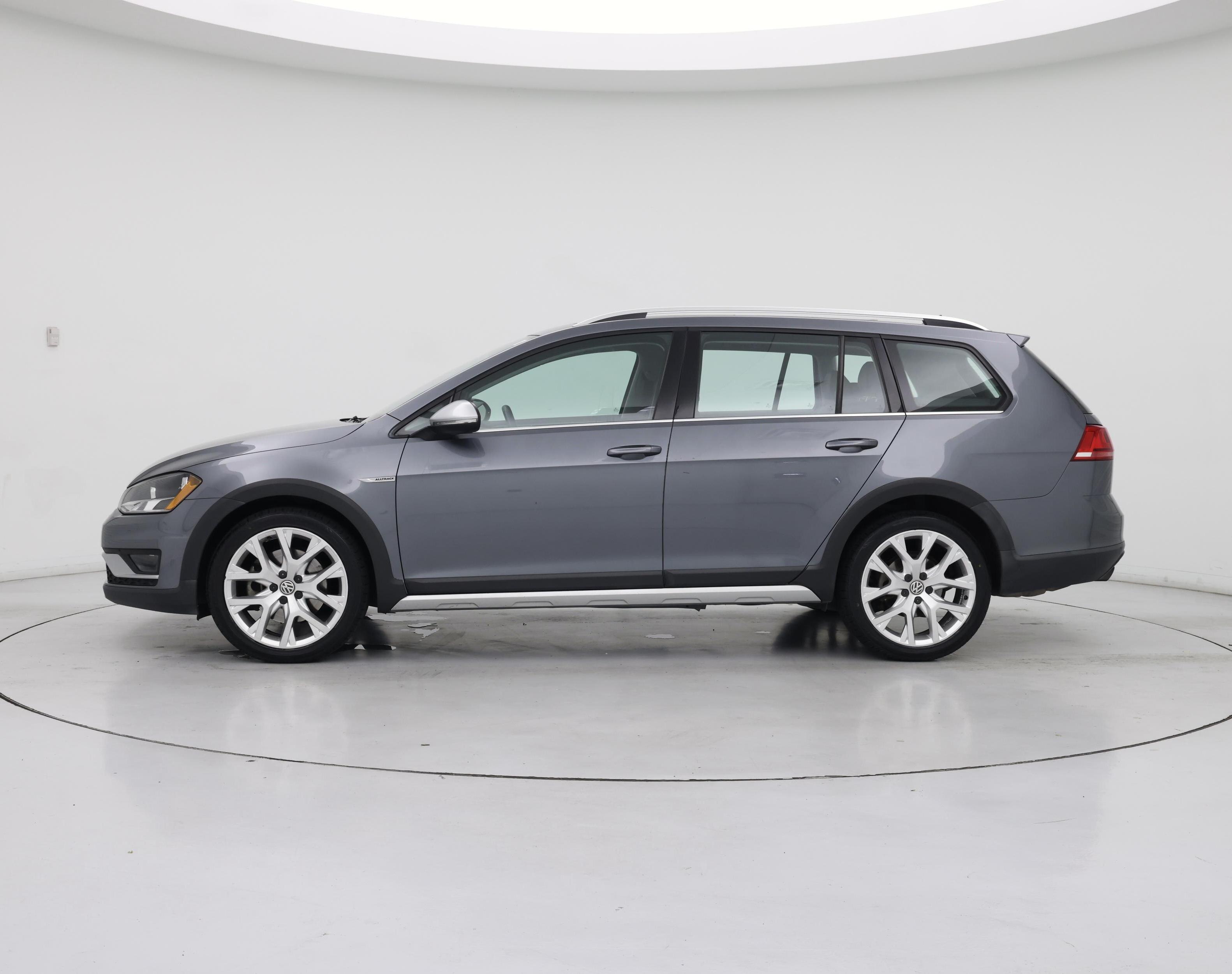 Thumbnail: 2017 Volkswagen Golf - 3