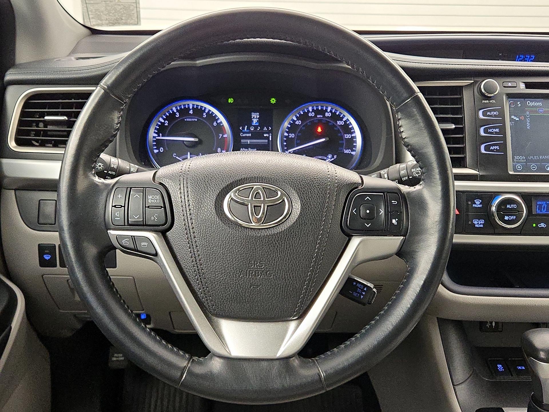 Thumbnail: 2016 Toyota Highlander - 10