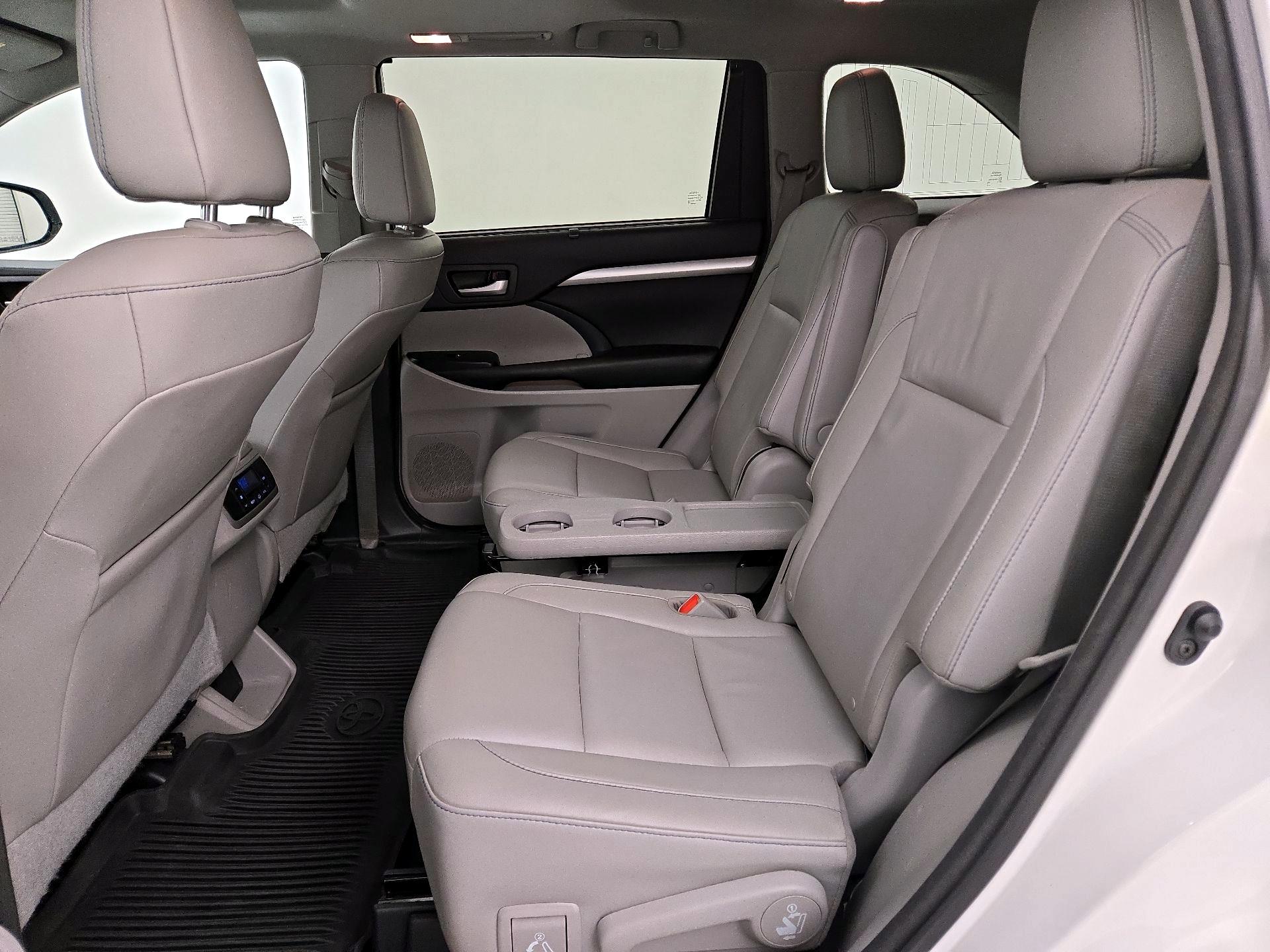 Thumbnail: 2016 Toyota Highlander - 20