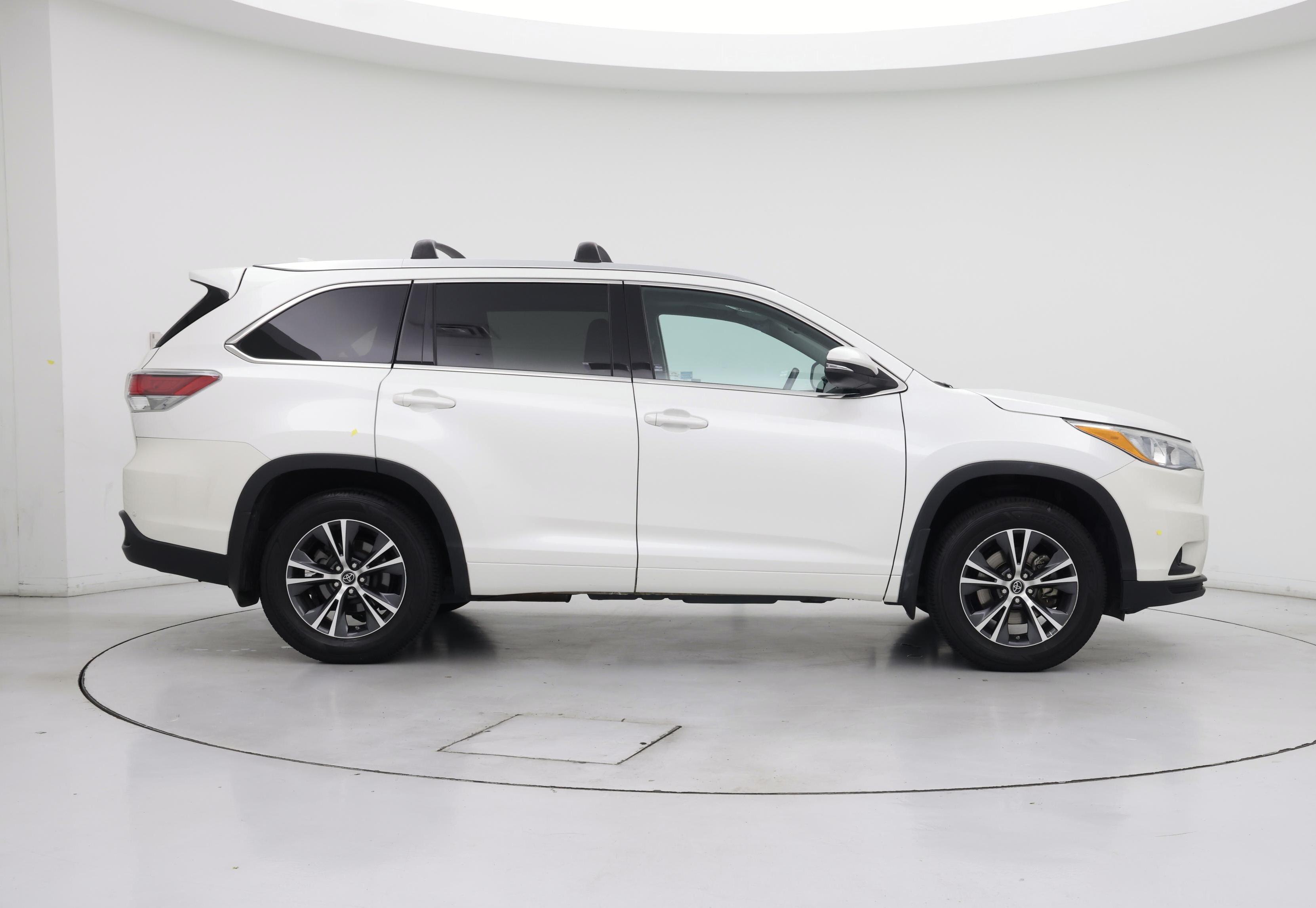 Thumbnail: 2016 Toyota Highlander - 7