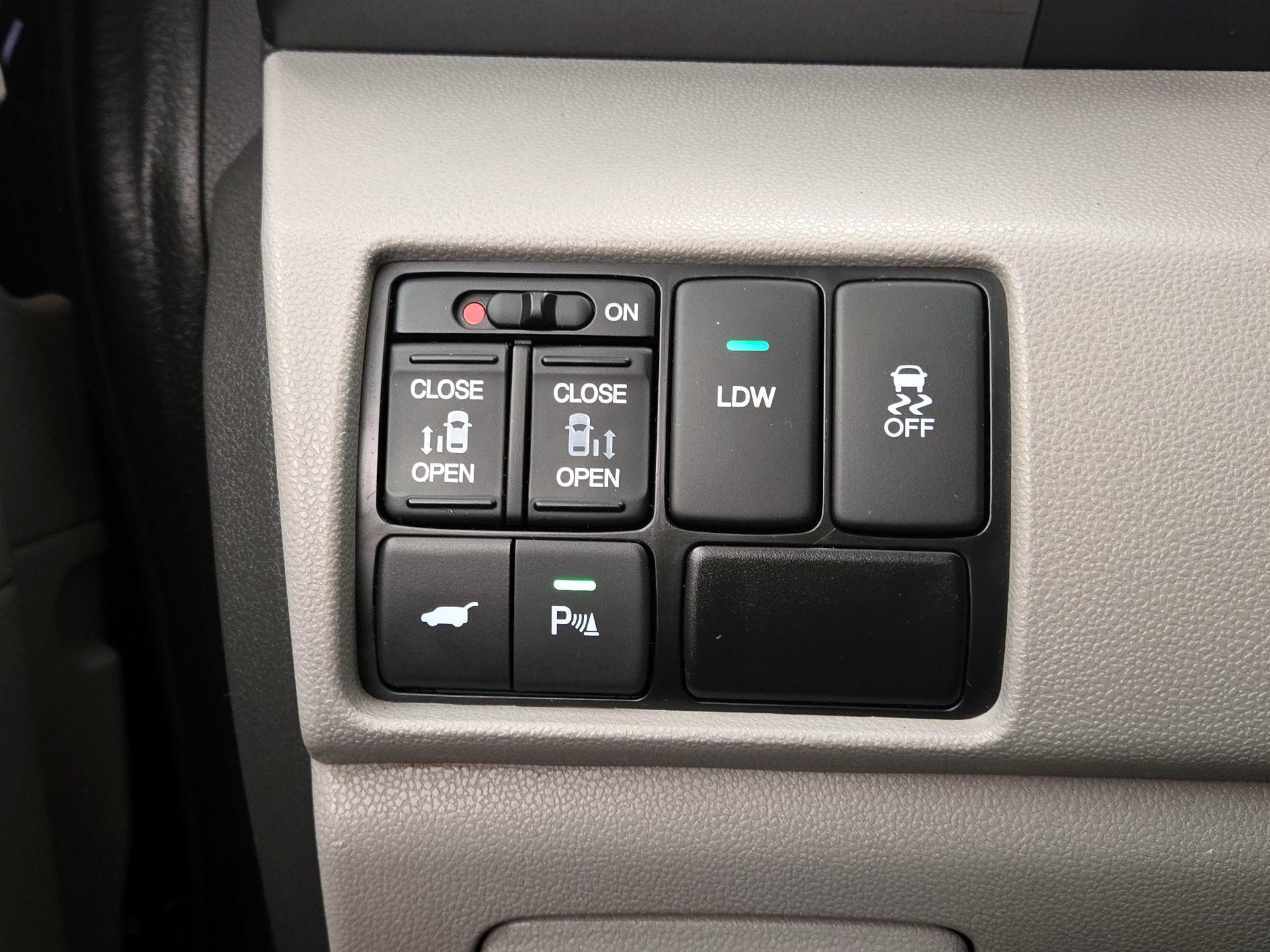 Thumbnail: 2015 Honda Odyssey - 13