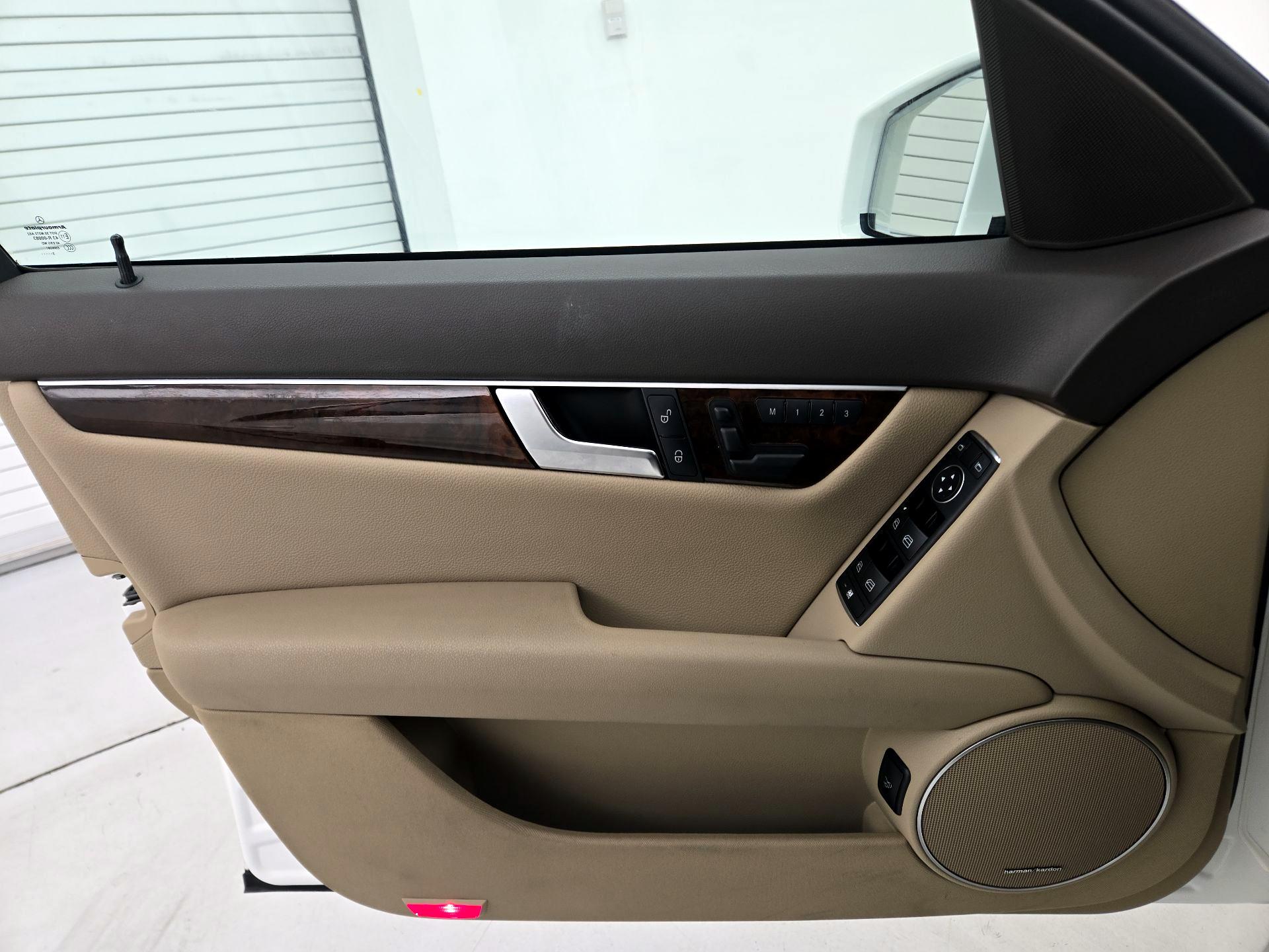 Thumbnail: 2014 Mercedes-Benz C-Class - 12