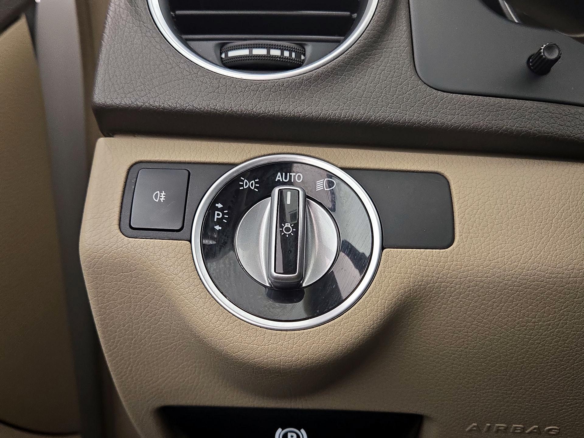 Thumbnail: 2014 Mercedes-Benz C-Class - 13