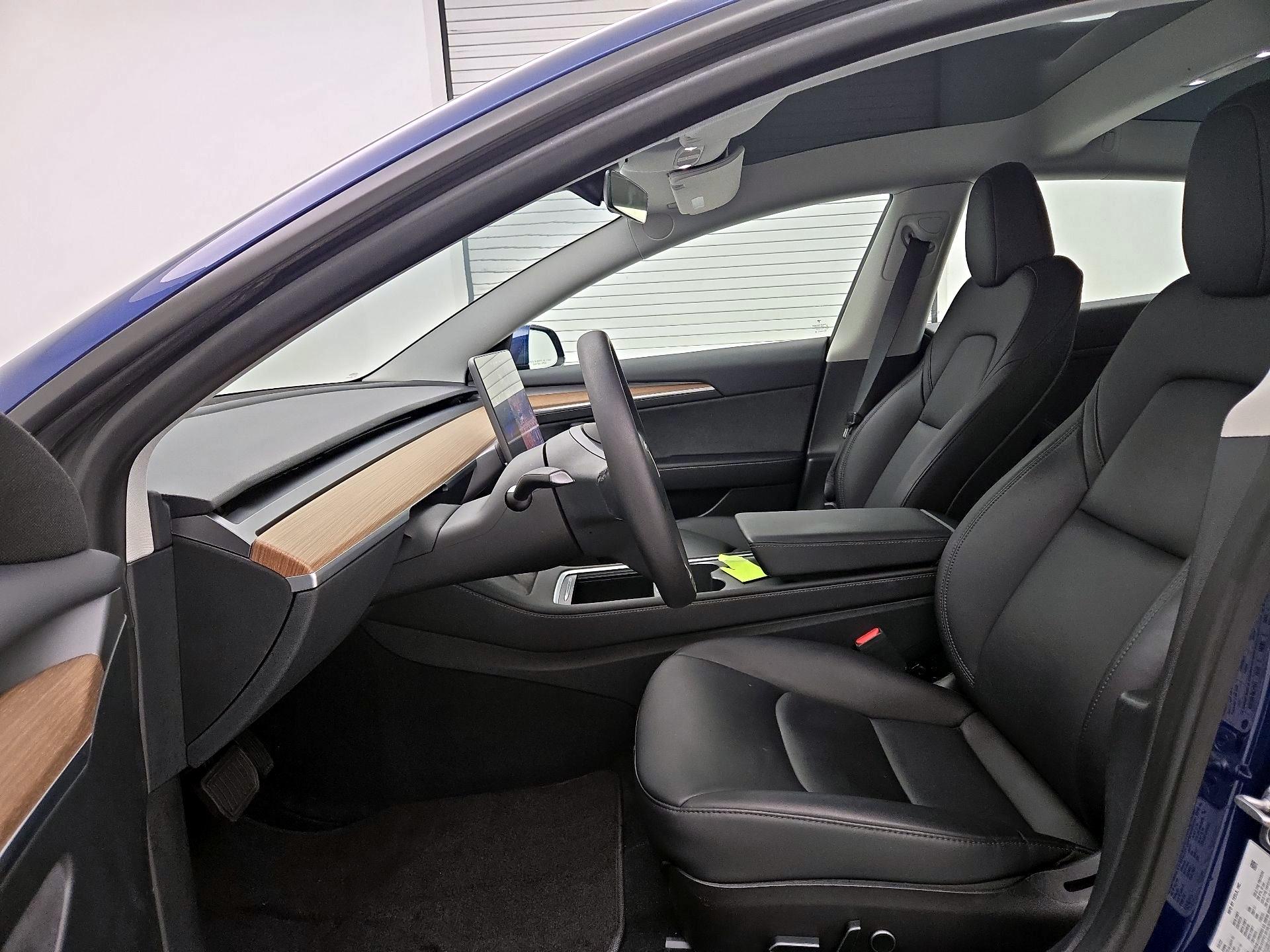 Thumbnail: 2023 Tesla Model 3 - 11