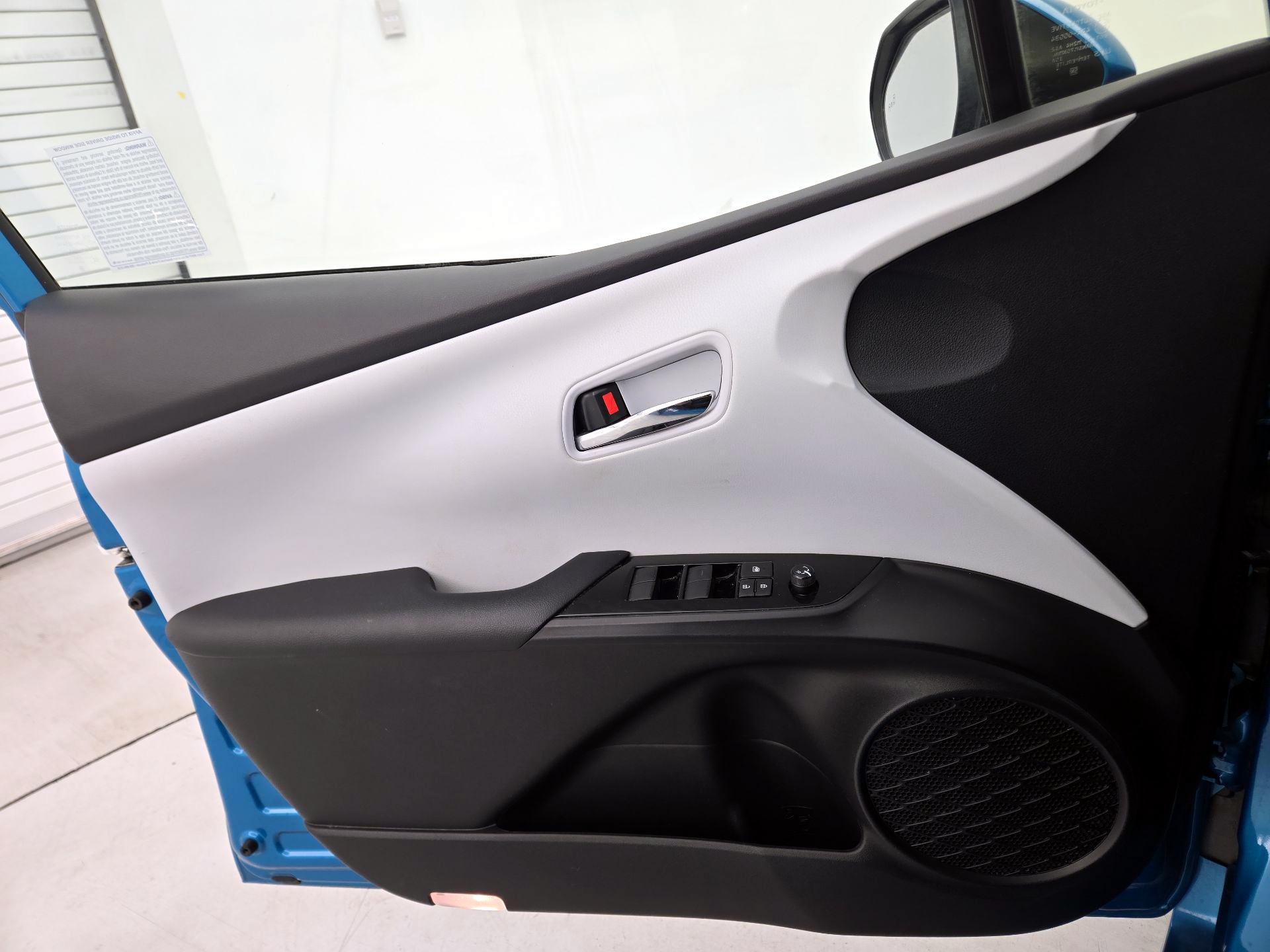 Thumbnail: 2021 Toyota Prius Prime - 12