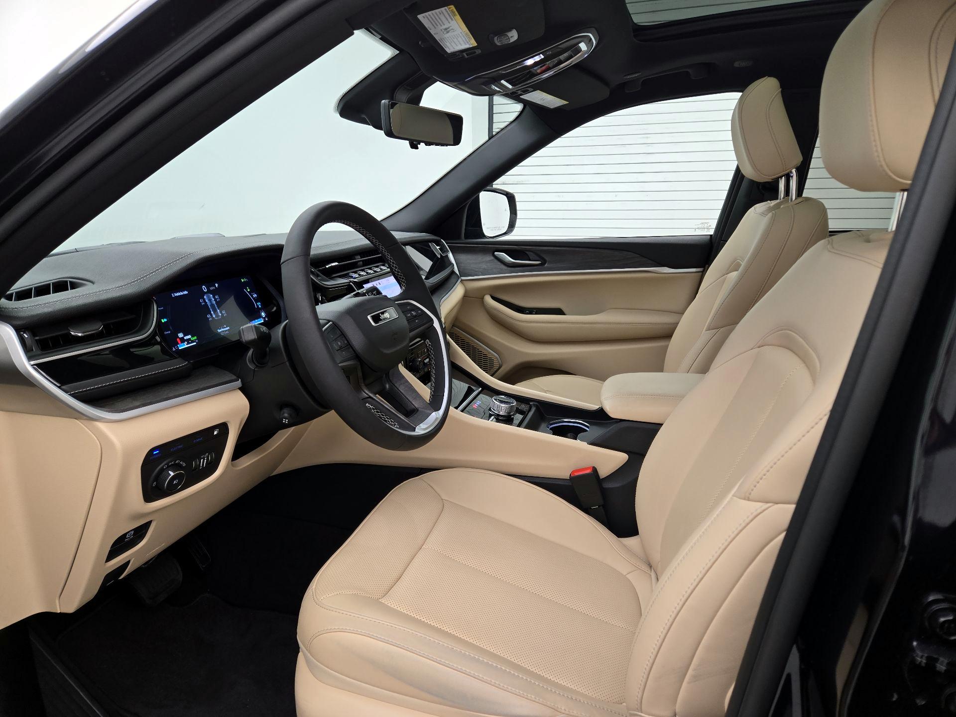 Thumbnail: 2023 Jeep Grand Cherokee - 11