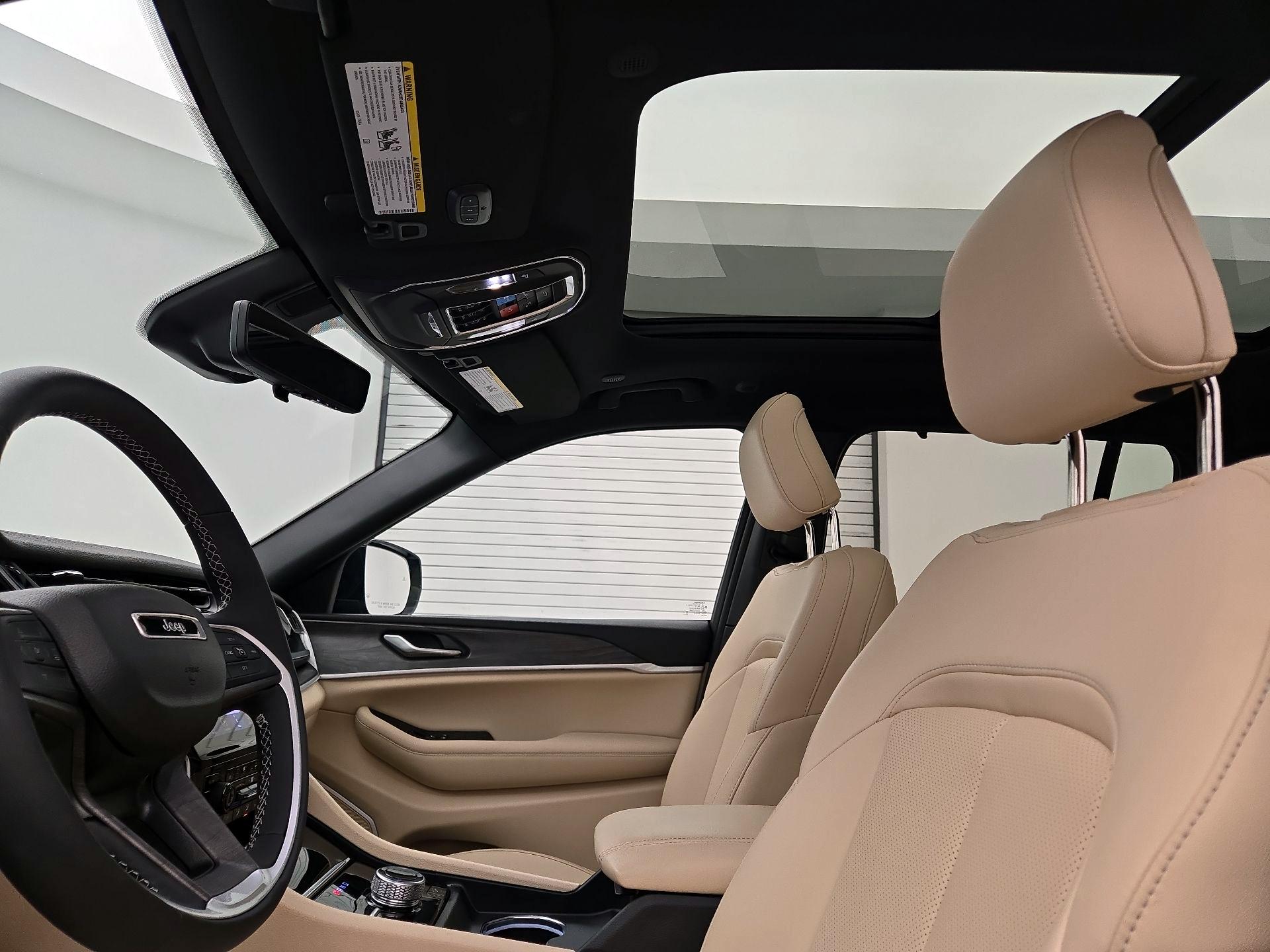 Thumbnail: 2023 Jeep Grand Cherokee - 20