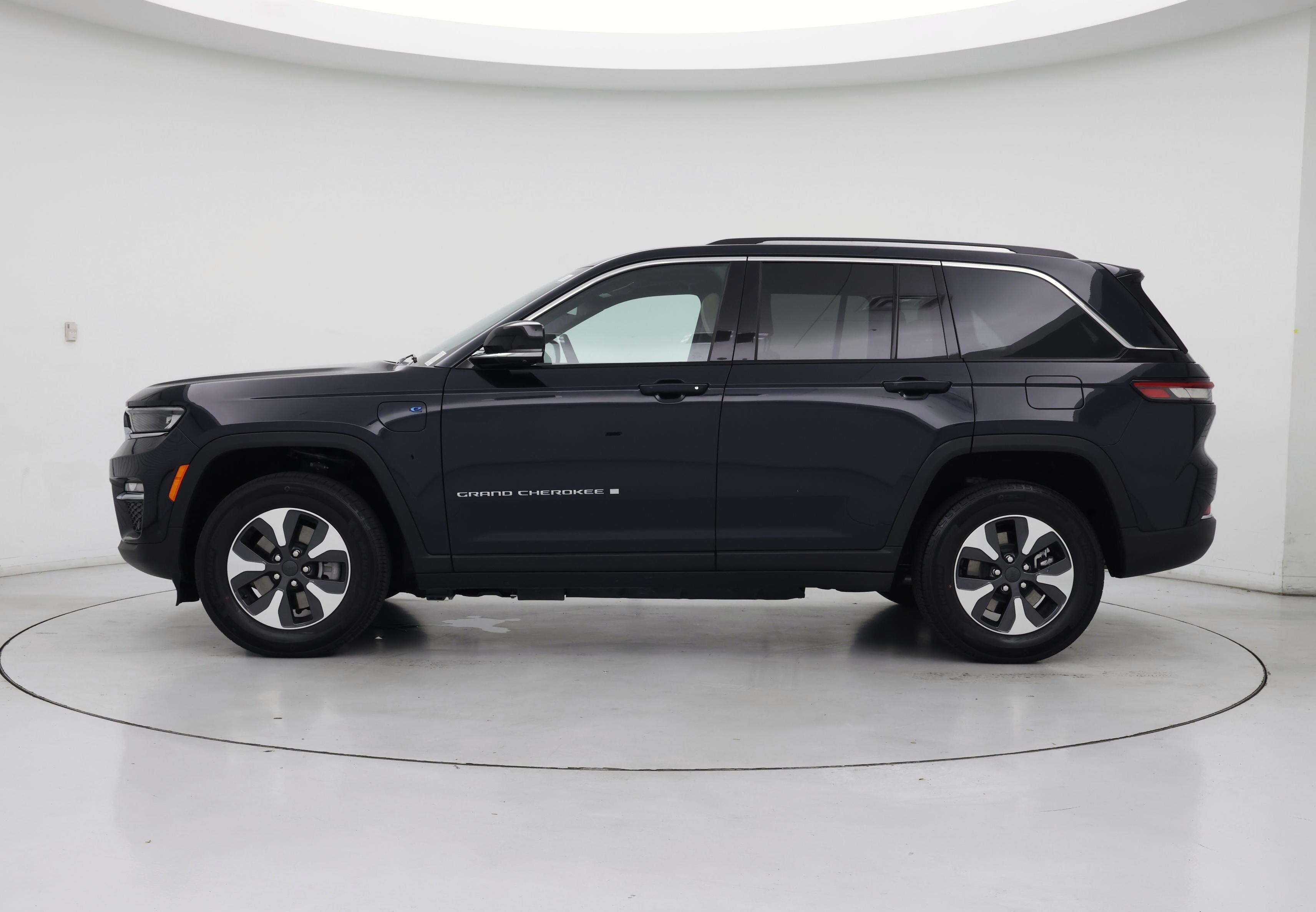 Thumbnail: 2023 Jeep Grand Cherokee - 3