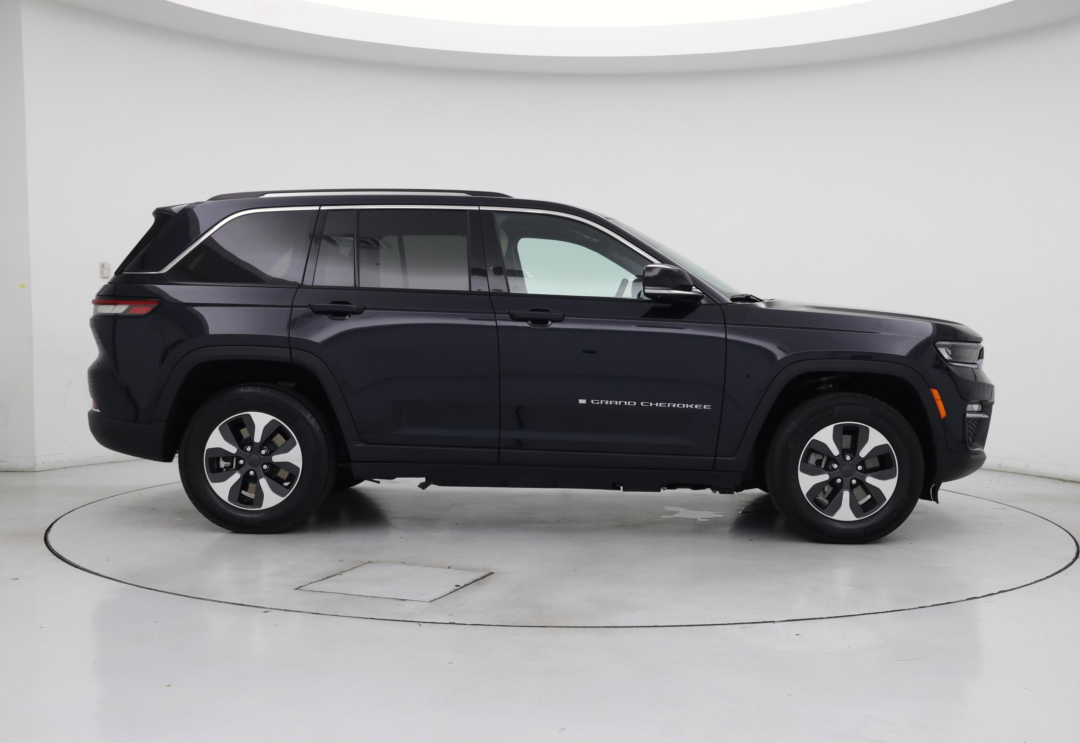 Thumbnail: 2023 Jeep Grand Cherokee - 7