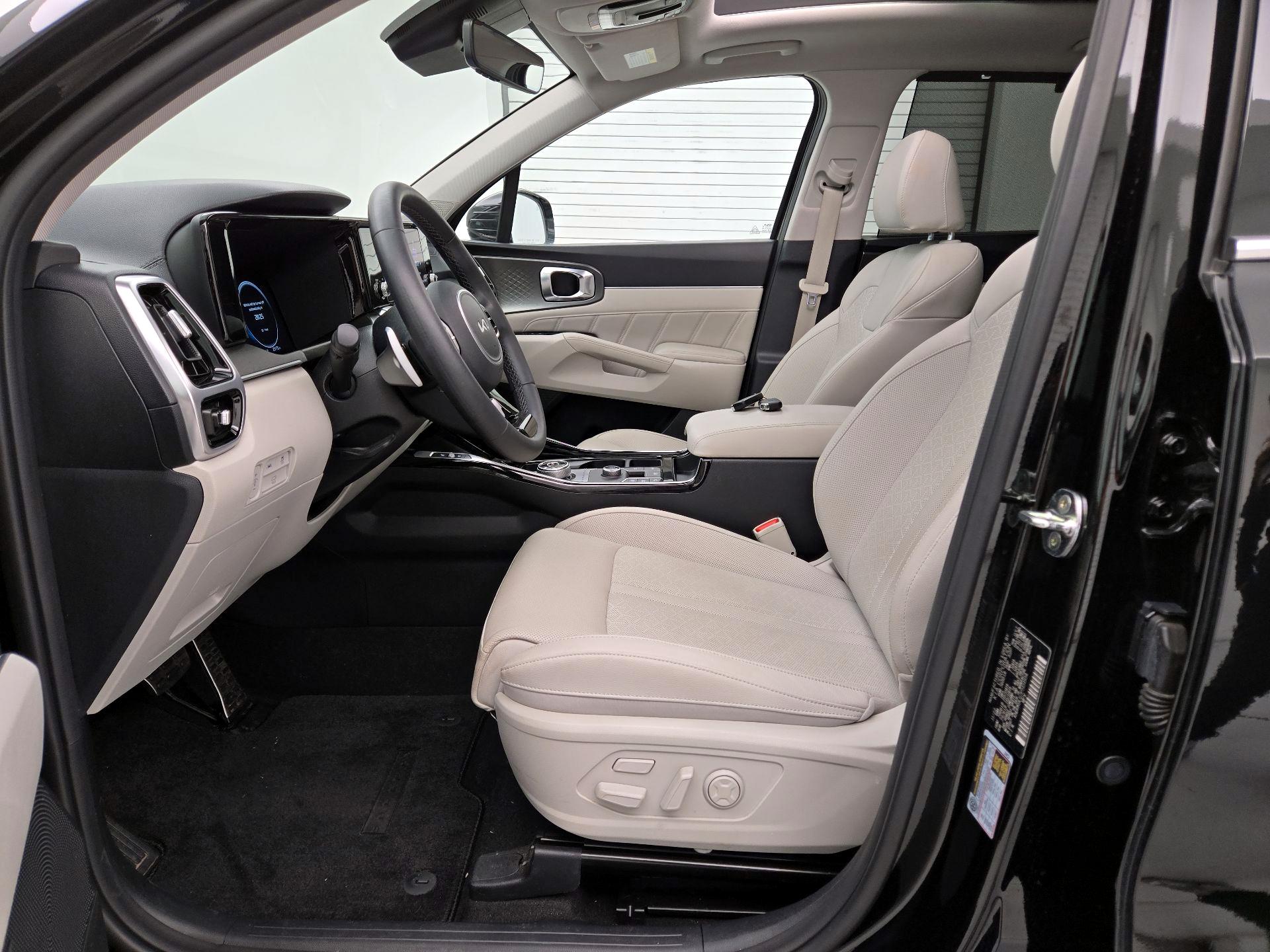 Thumbnail: 2023 Kia Sorento - 11