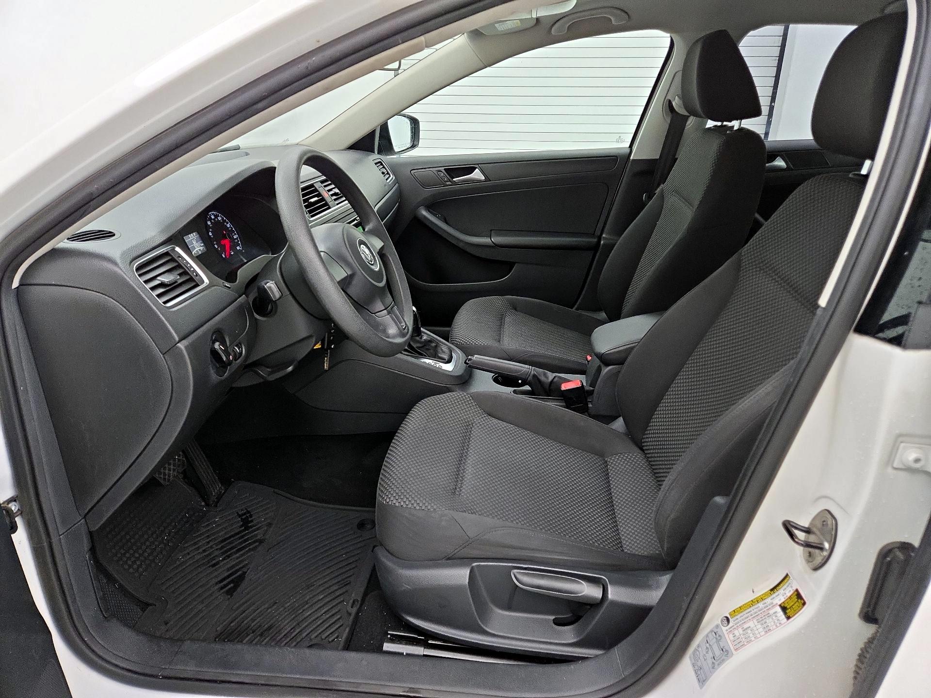 Thumbnail: 2014 Volkswagen Jetta - 11
