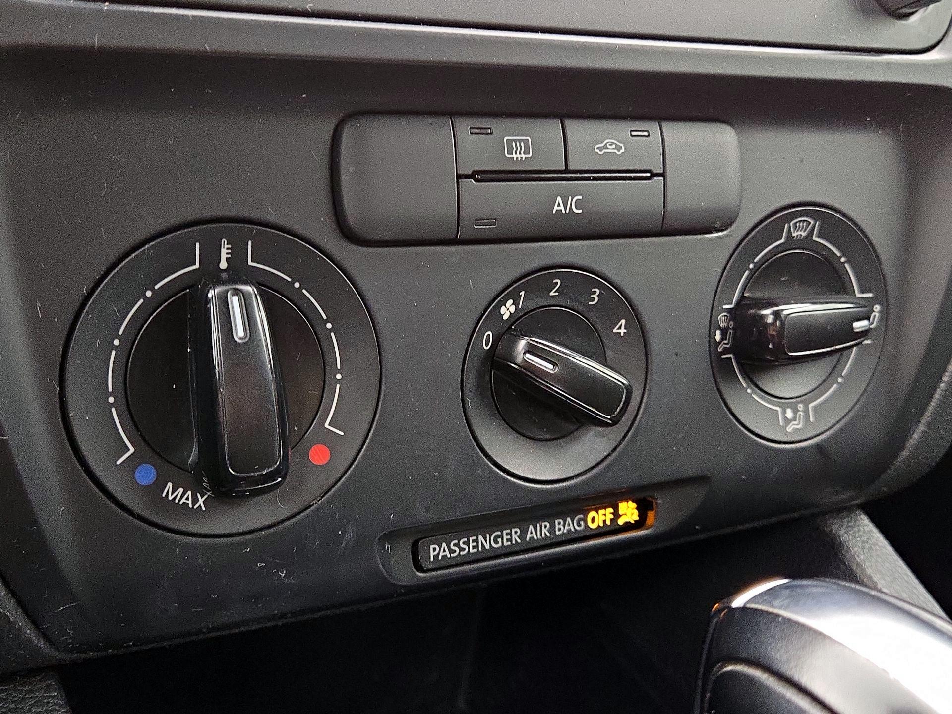Thumbnail: 2014 Volkswagen Jetta - 15