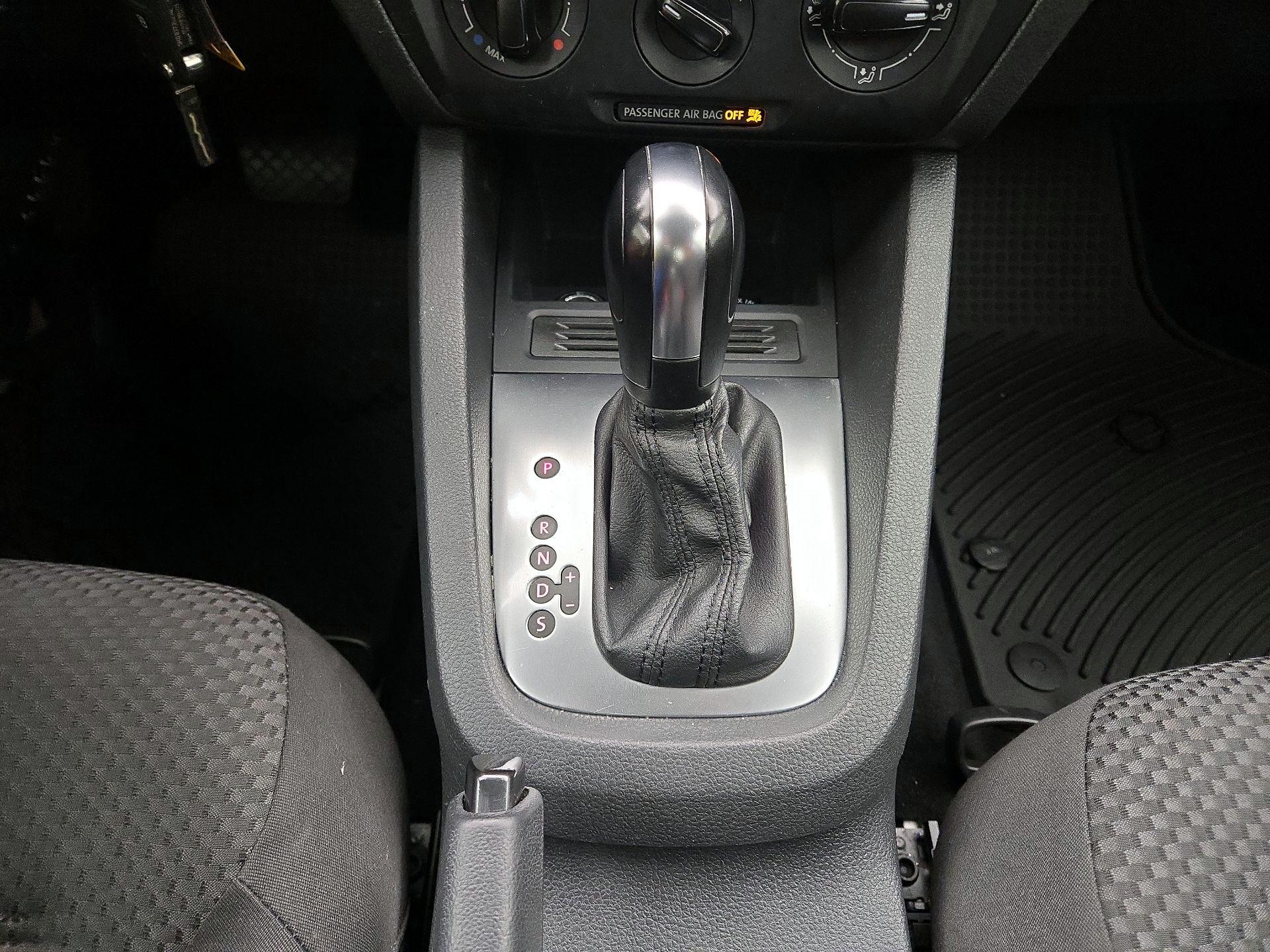 Thumbnail: 2014 Volkswagen Jetta - 16