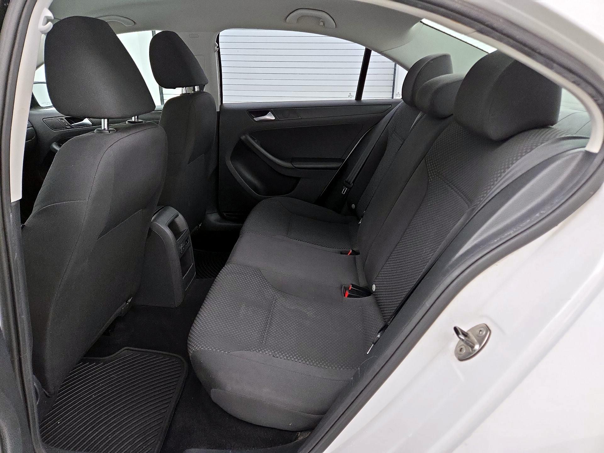 Thumbnail: 2014 Volkswagen Jetta - 17