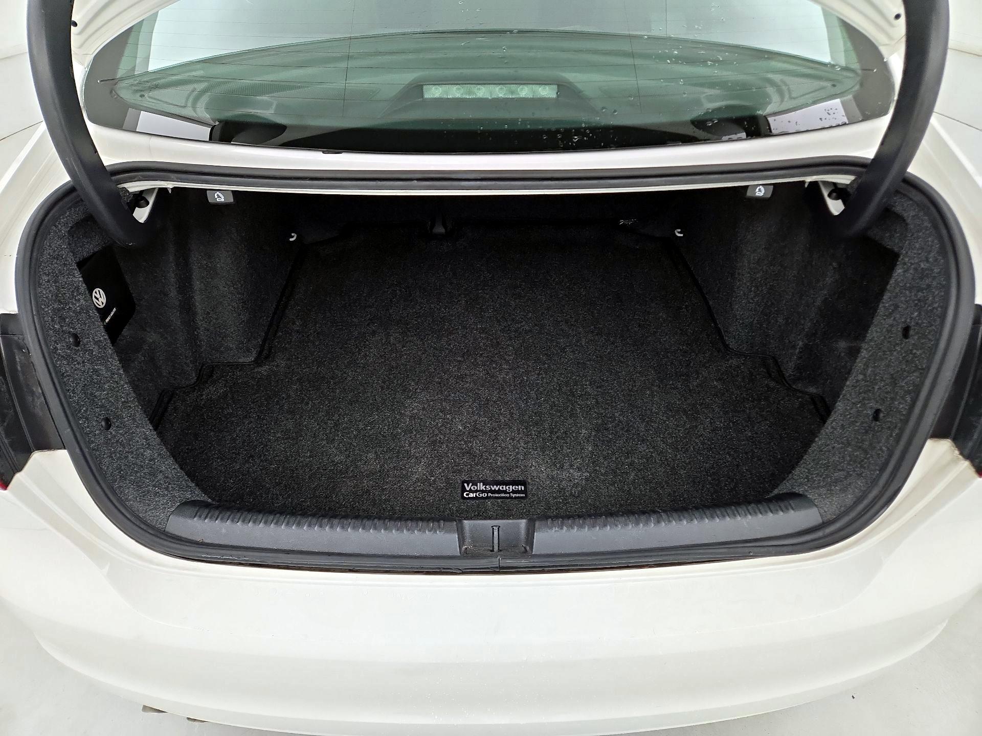 Thumbnail: 2014 Volkswagen Jetta - 18