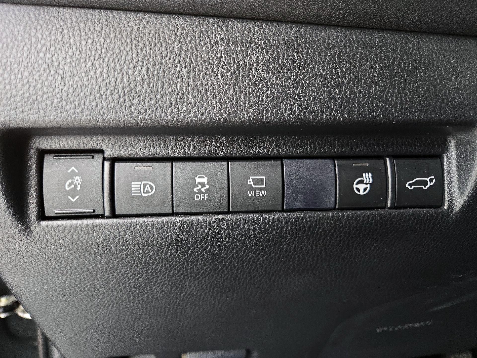 Thumbnail: 2021 Toyota Venza - 13