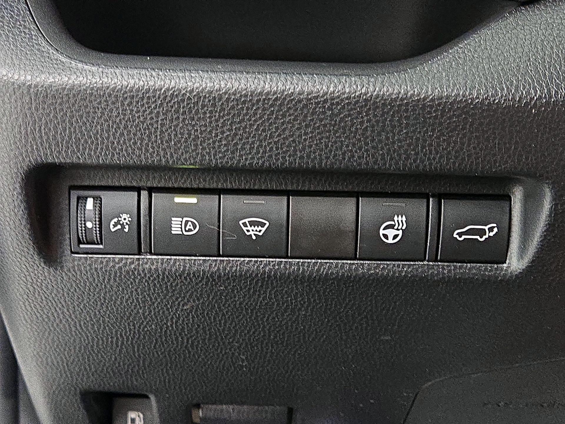 Thumbnail: 2022 Toyota RAV4 - 11