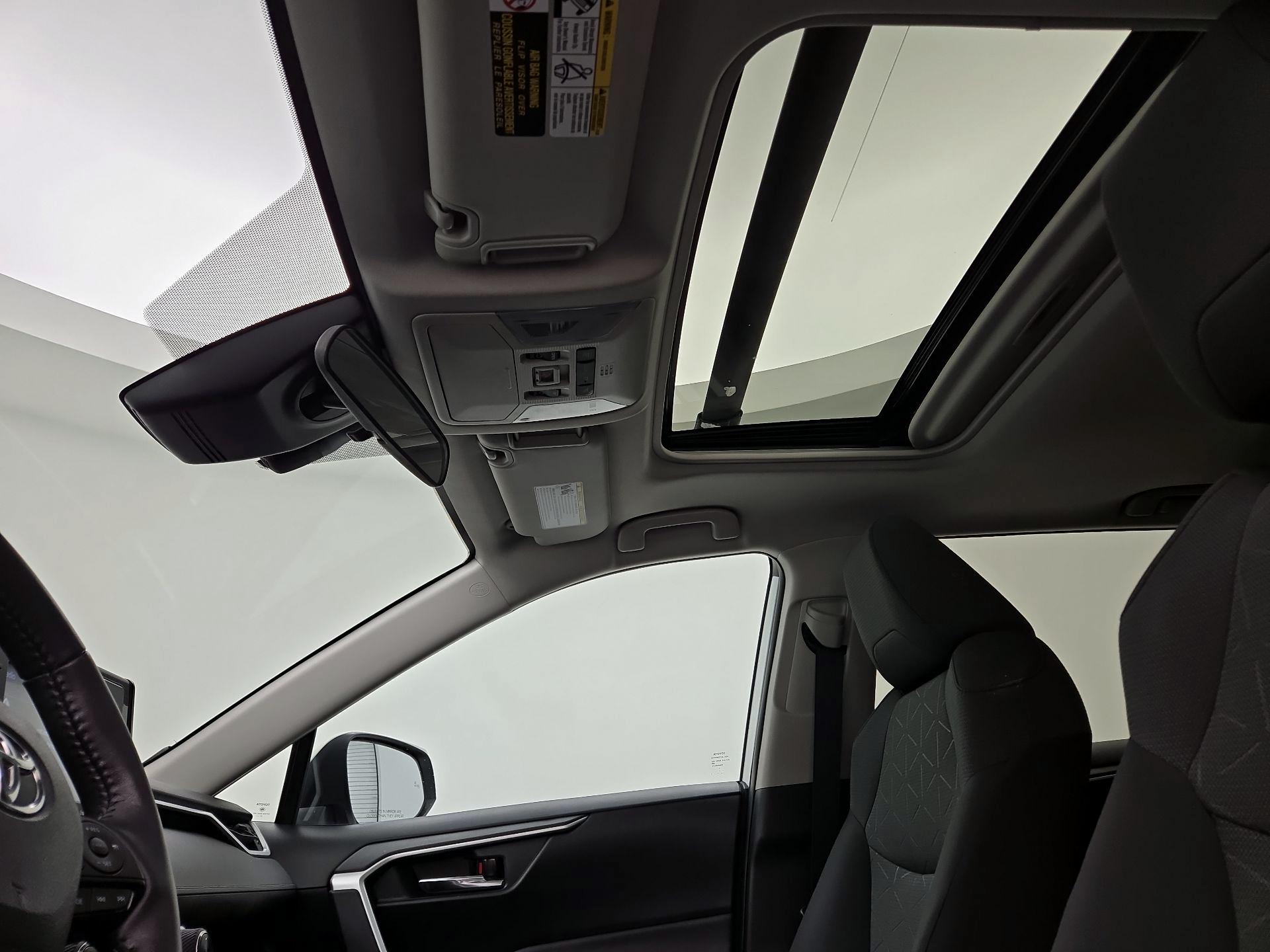 Thumbnail: 2022 Toyota RAV4 - 18