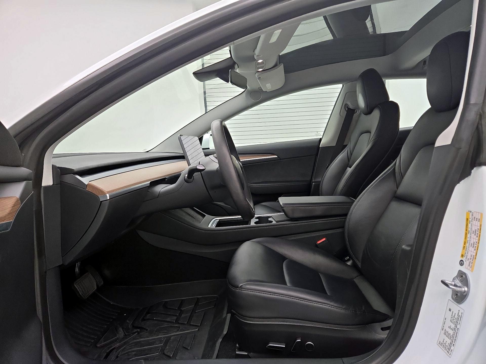 Thumbnail: 2023 Tesla Model 3 - 11