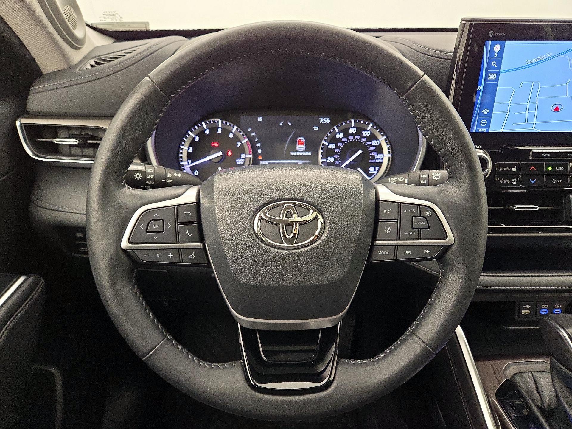 Thumbnail: 2022 Toyota Highlander - 10