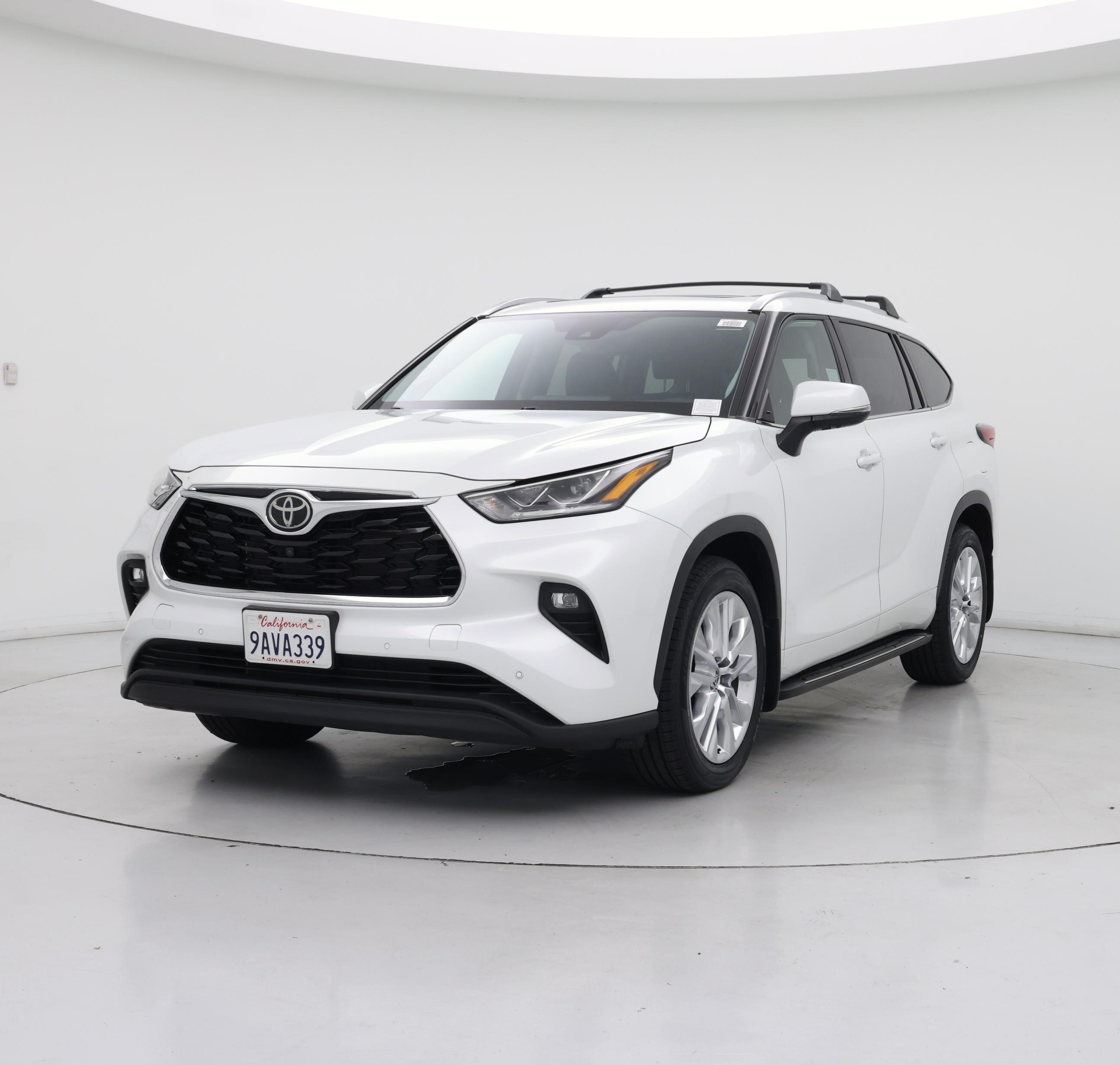 Thumbnail: 2022 Toyota Highlander - 4