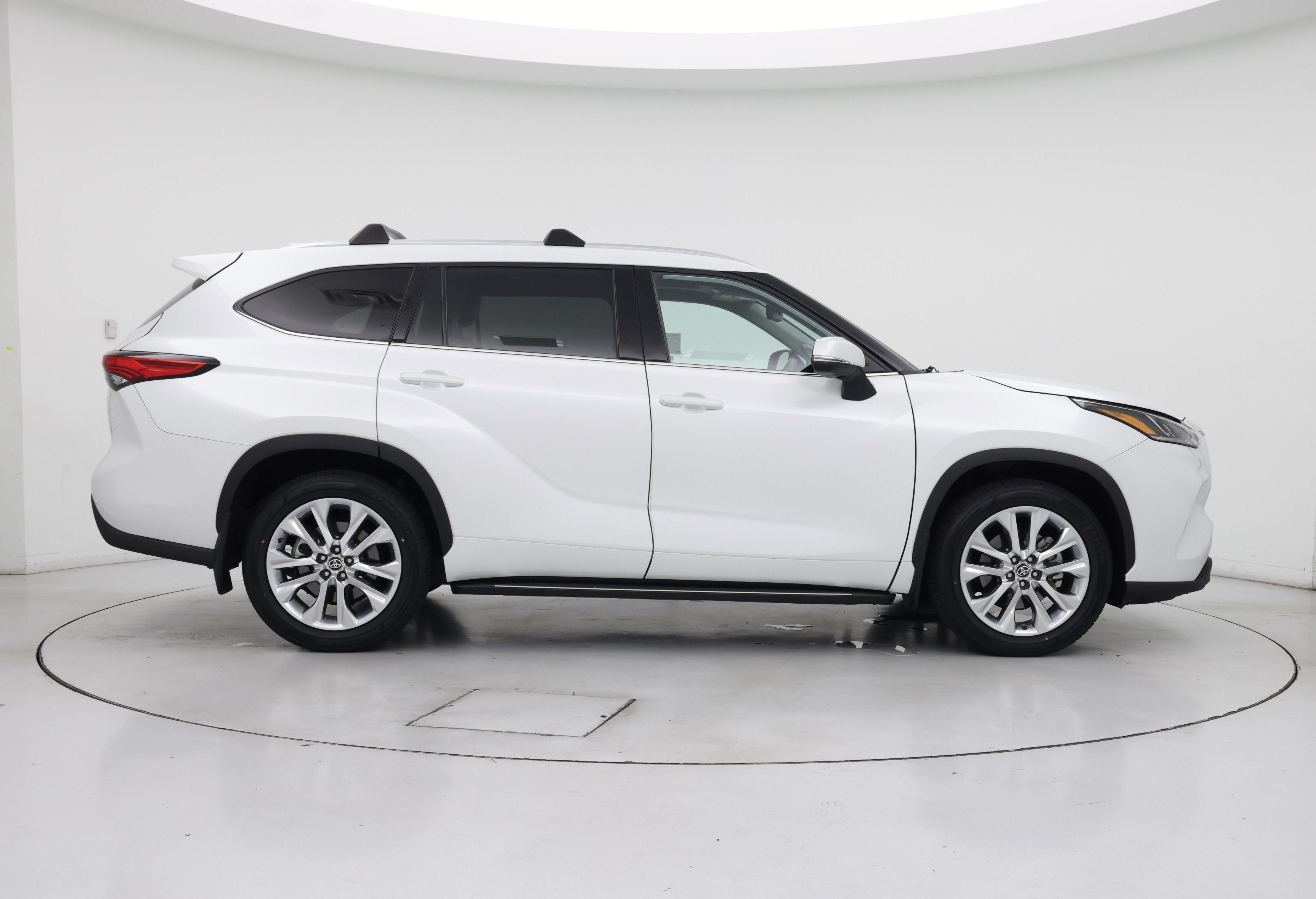Thumbnail: 2022 Toyota Highlander - 7