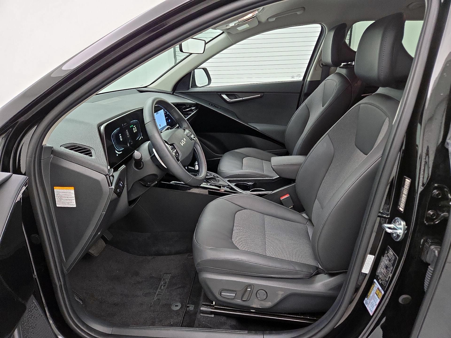 Thumbnail: 2023 Kia Niro - 11