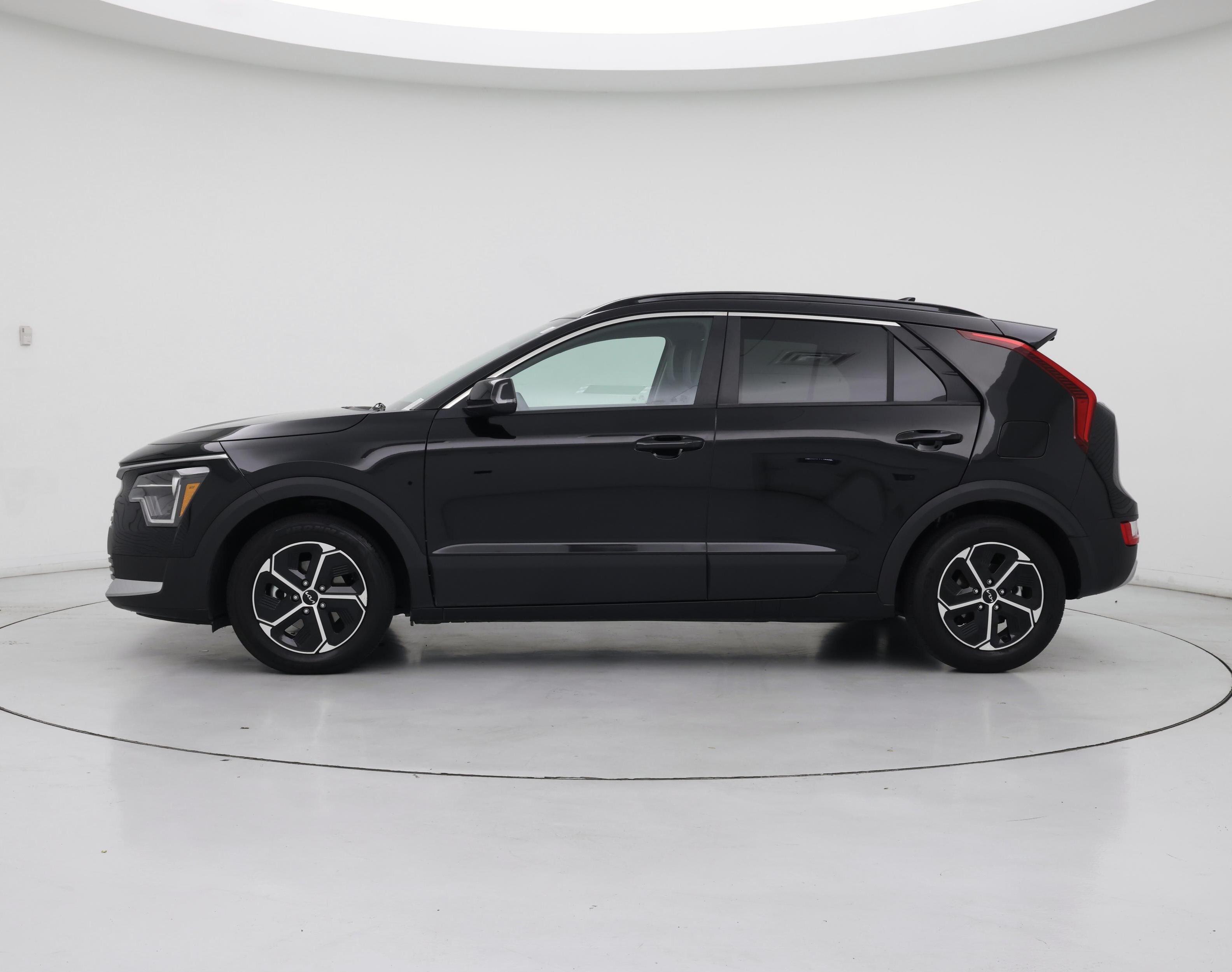 Thumbnail: 2023 Kia Niro - 3