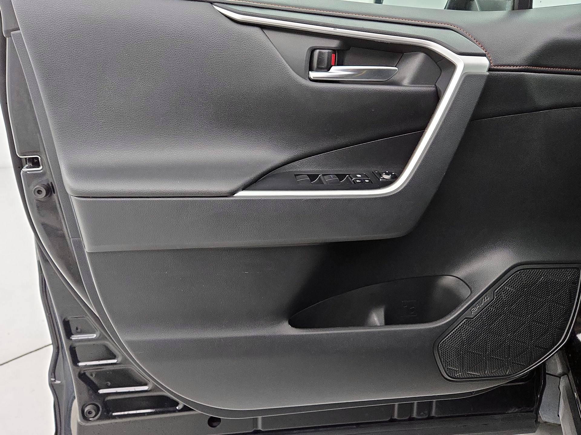 Thumbnail: 2019 Toyota RAV4 - 10