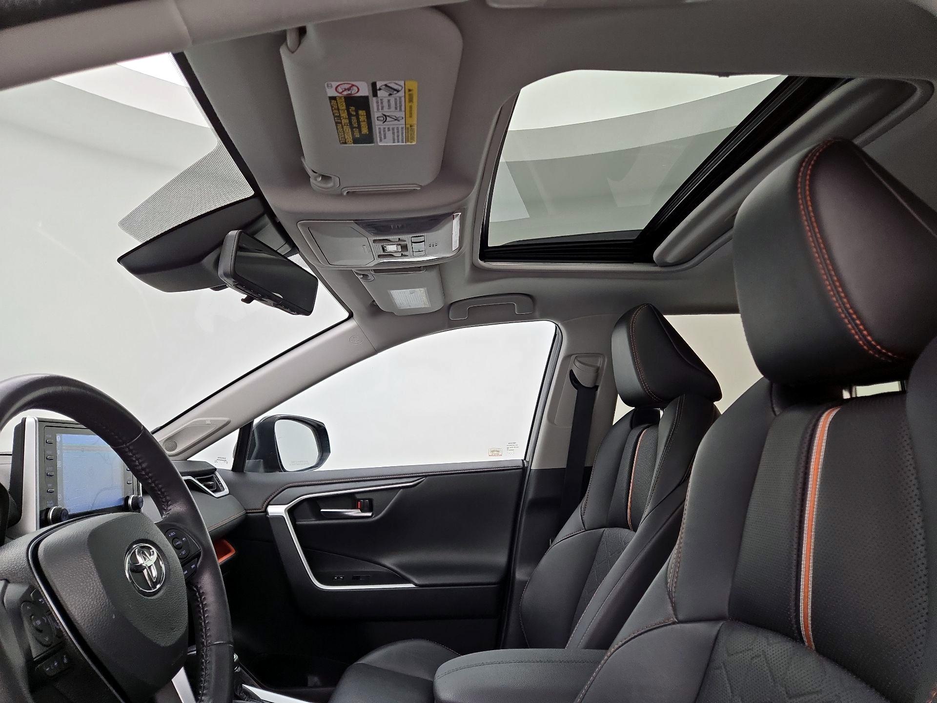 Thumbnail: 2019 Toyota RAV4 - 18
