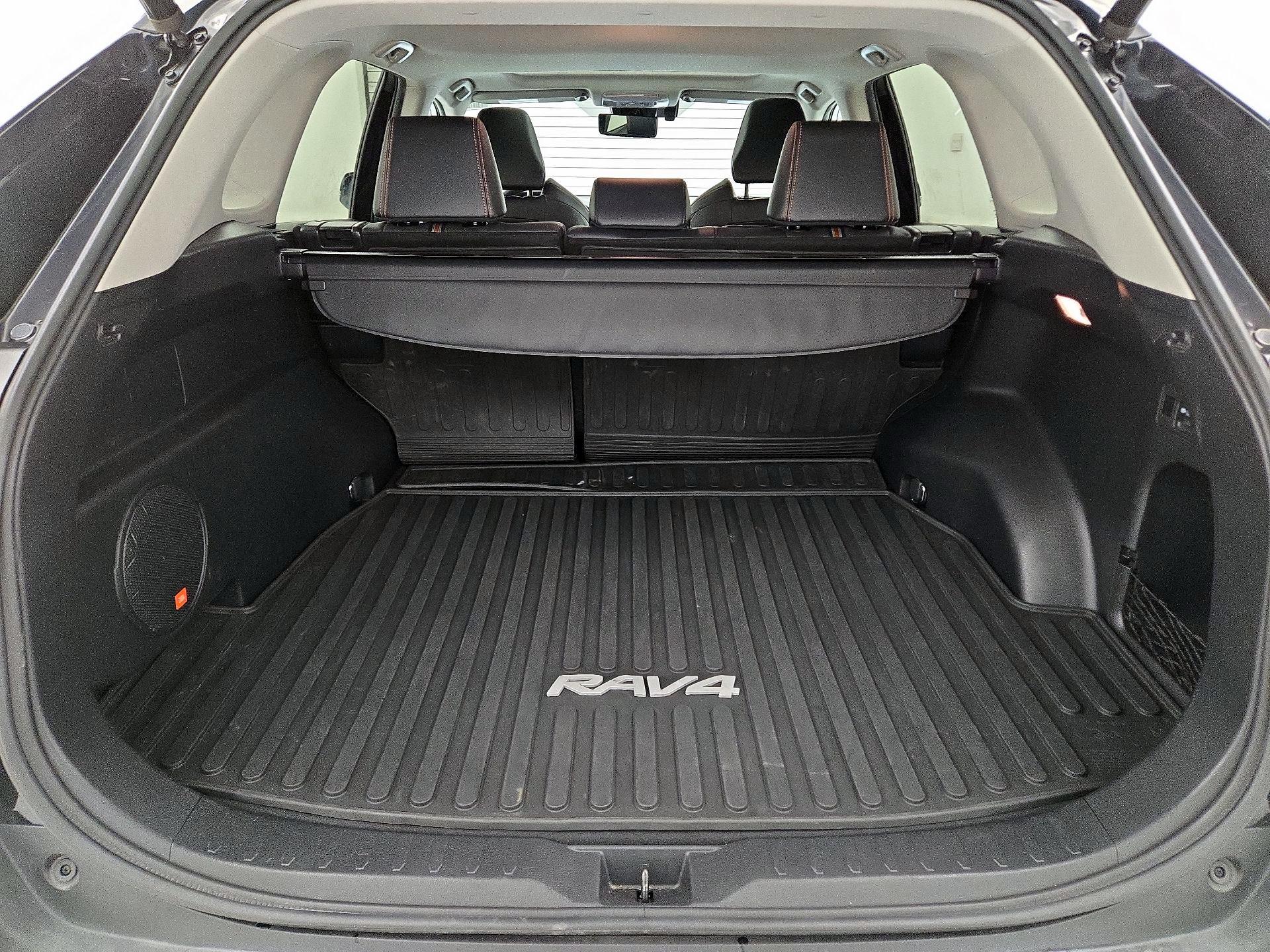Thumbnail: 2019 Toyota RAV4 - 20