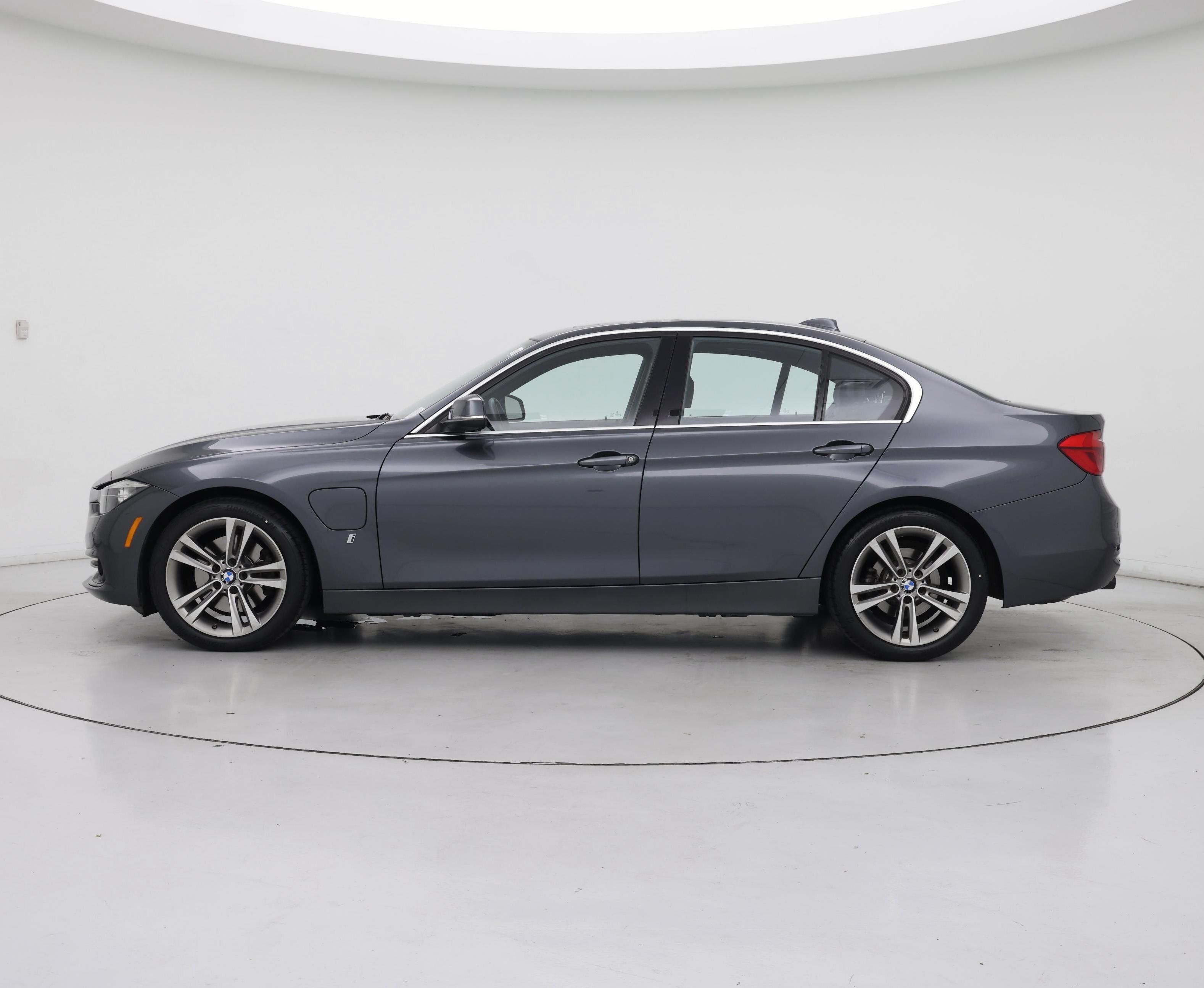 Thumbnail: 2017 BMW 3 Series - 3