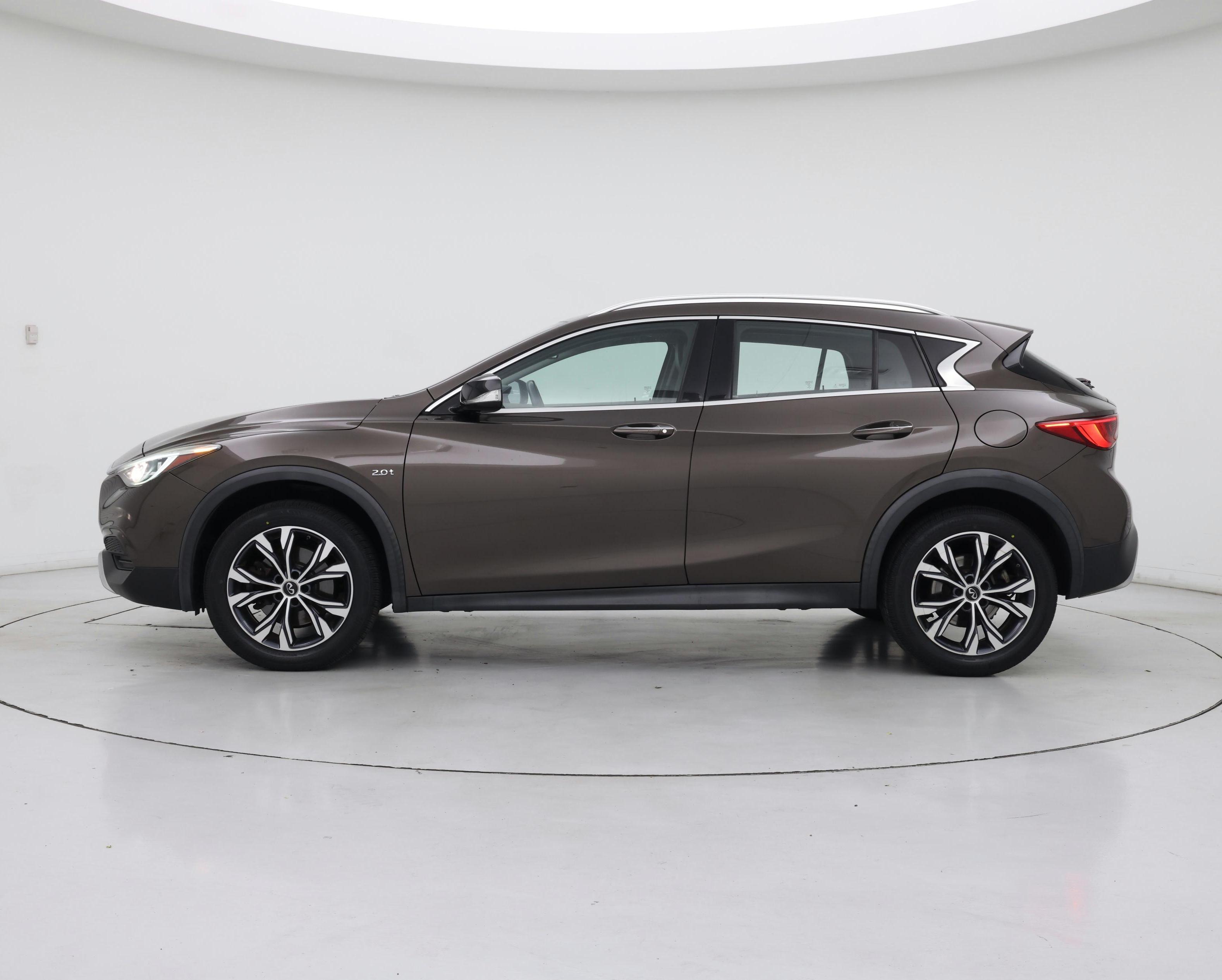 Thumbnail: 2017 INFINITI QX30 - 3