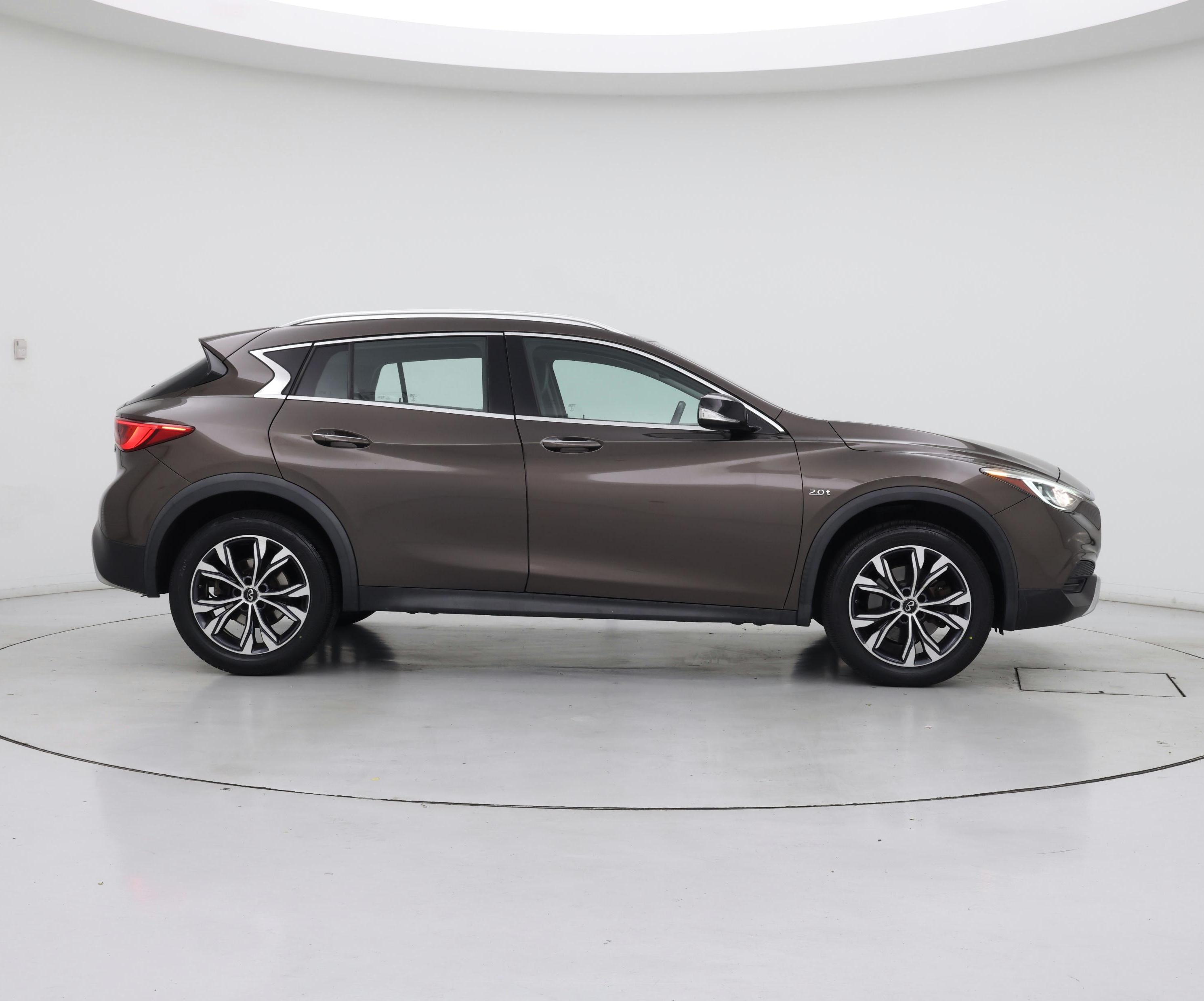 Thumbnail: 2017 INFINITI QX30 - 7