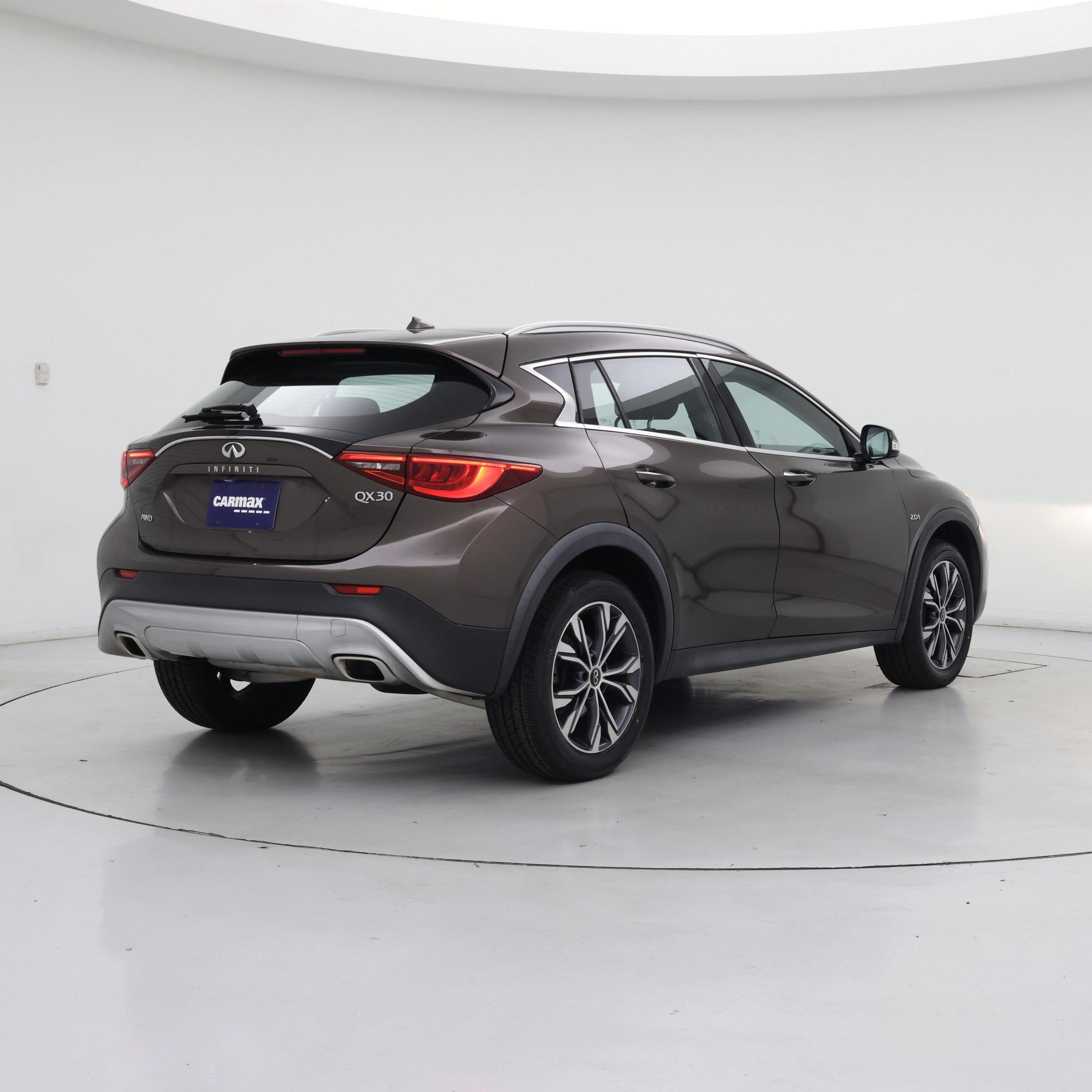 Thumbnail: 2017 INFINITI QX30 - 8