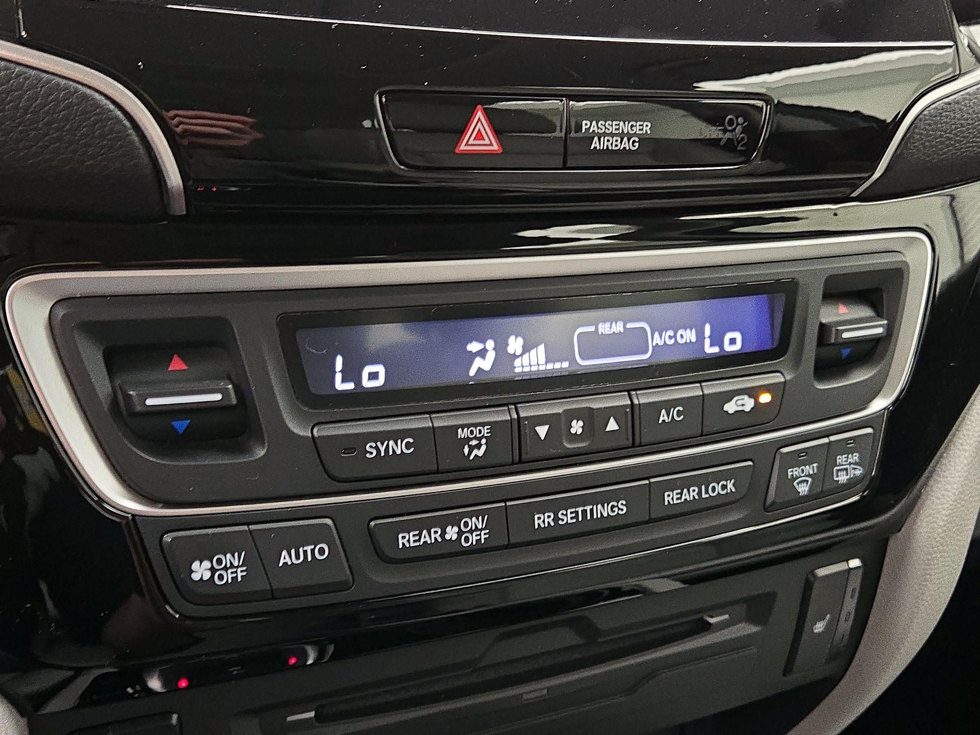 Thumbnail: 2019 Honda Pilot - 17