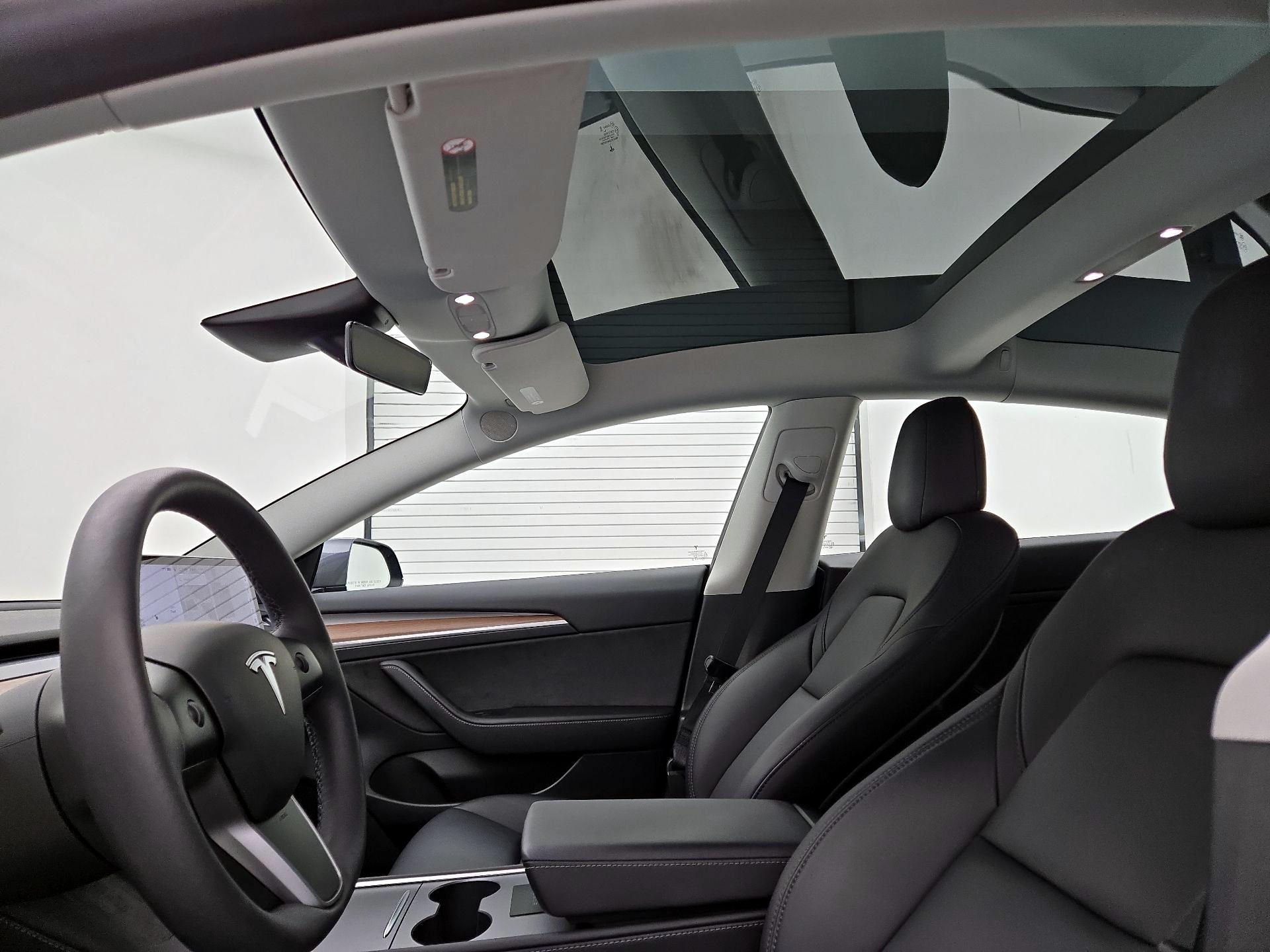Thumbnail: 2023 Tesla Model 3 - 19
