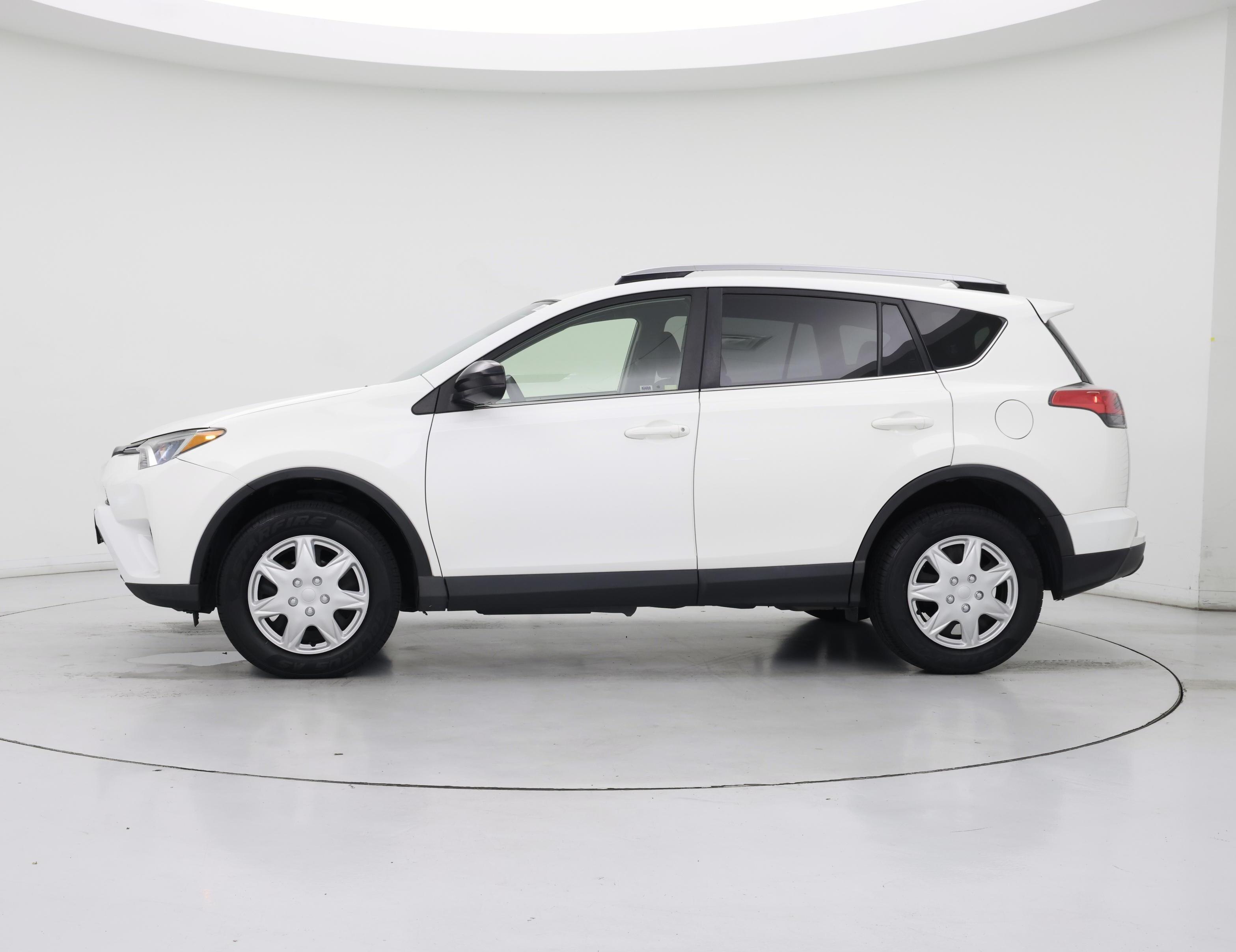 Thumbnail: 2017 Toyota RAV4 - 3