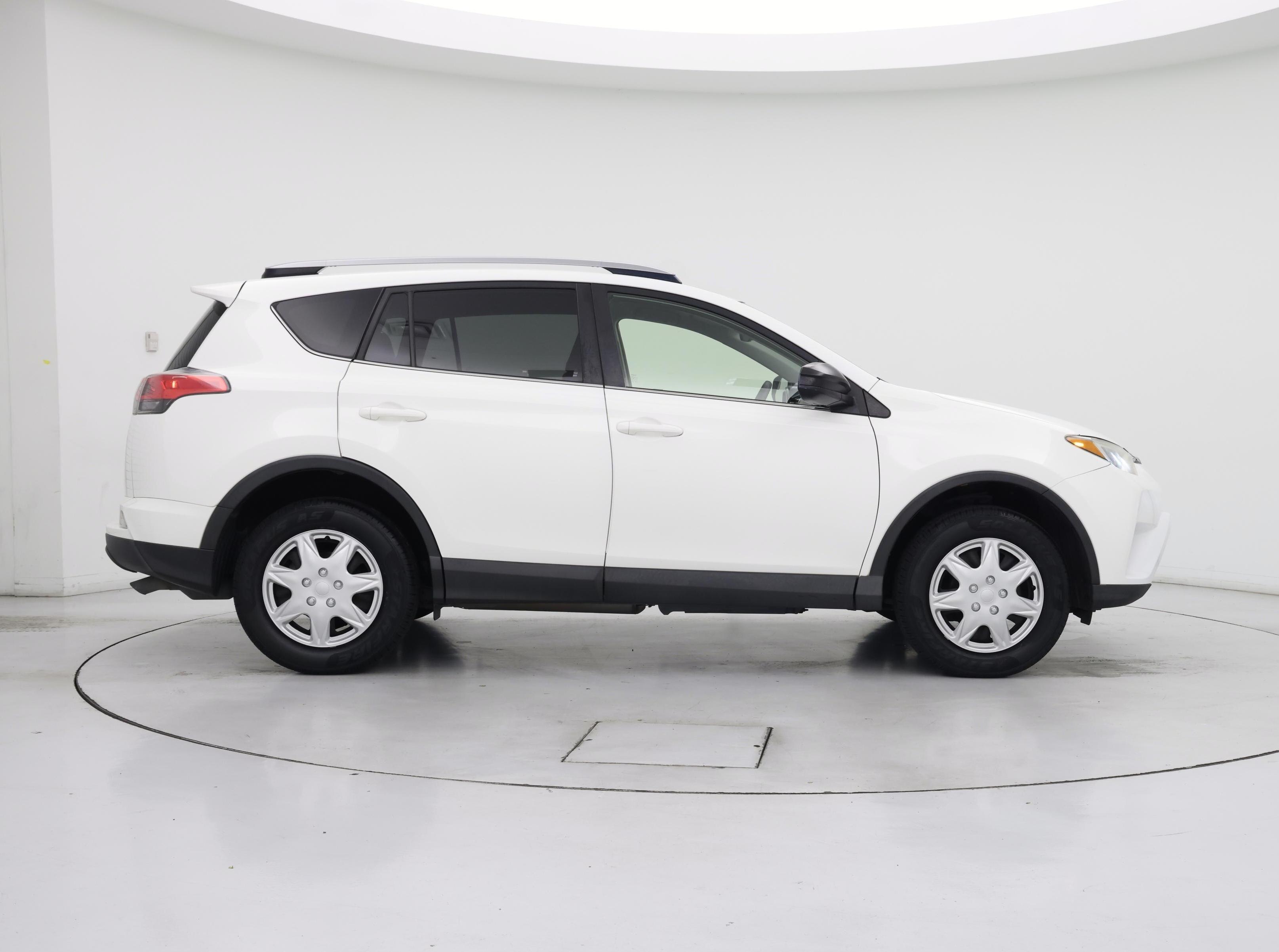 Thumbnail: 2017 Toyota RAV4 - 7