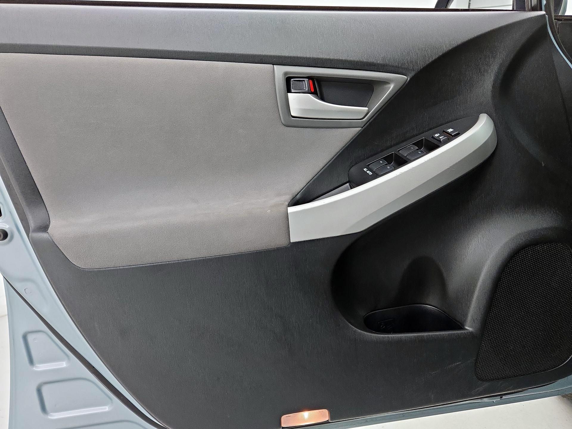 Thumbnail: 2015 Toyota Prius - 12