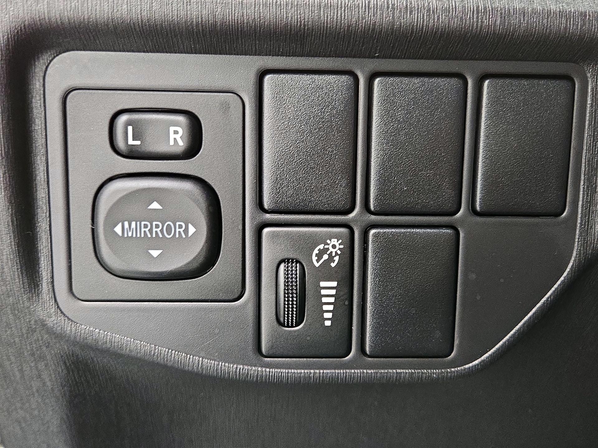 Thumbnail: 2015 Toyota Prius - 13
